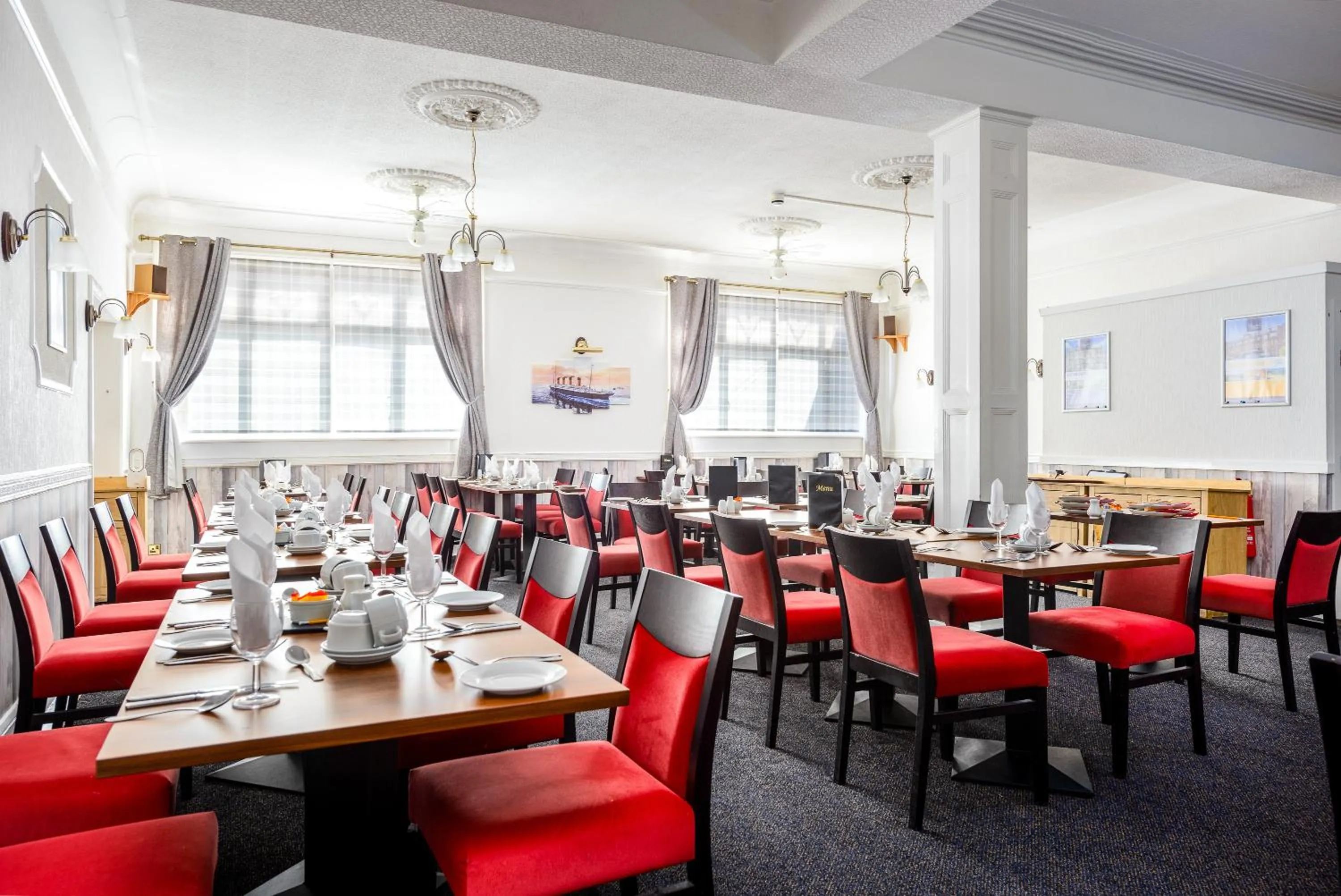 Restaurant/places to eat in Somerset Hotel