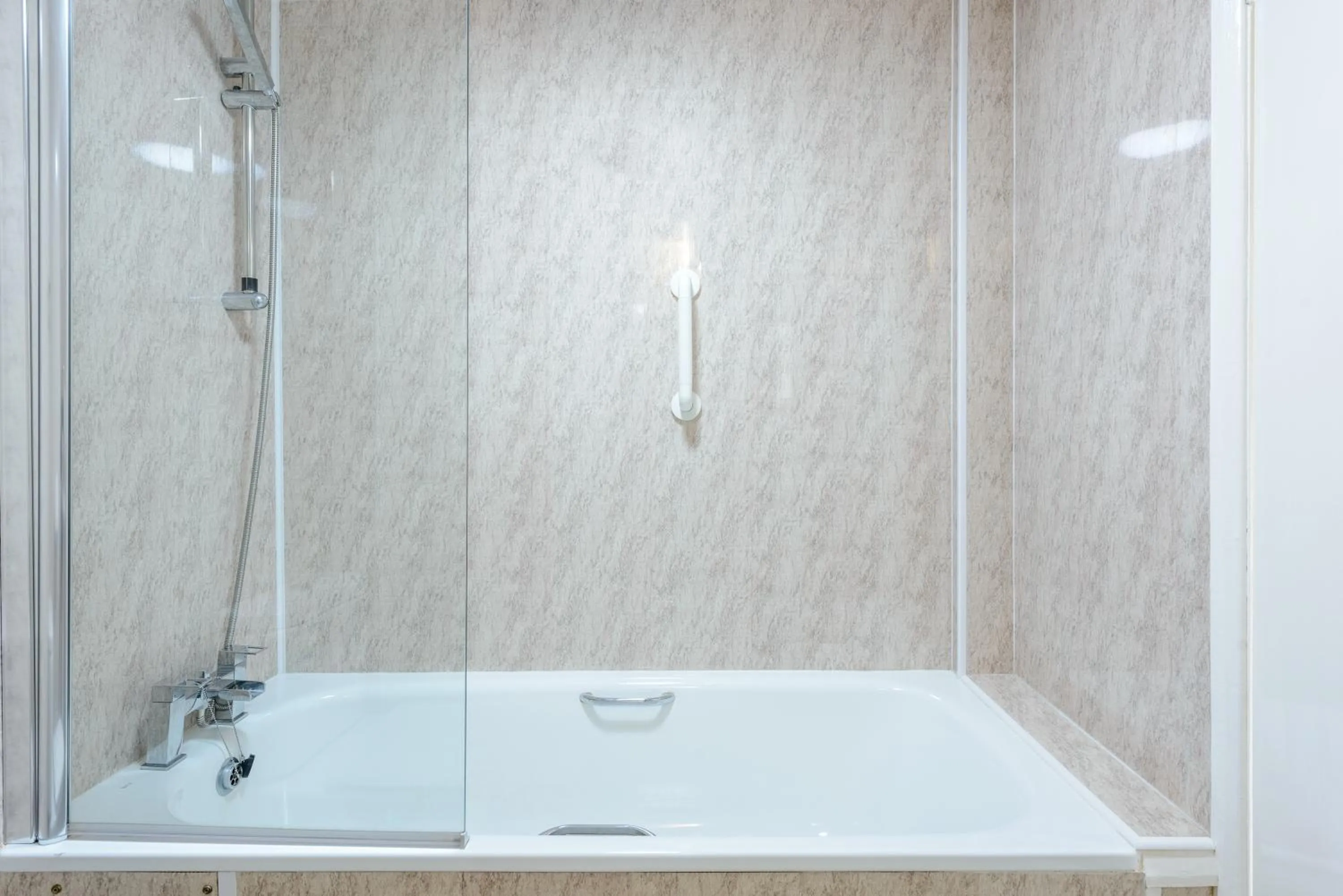 Shower in Somerset Hotel