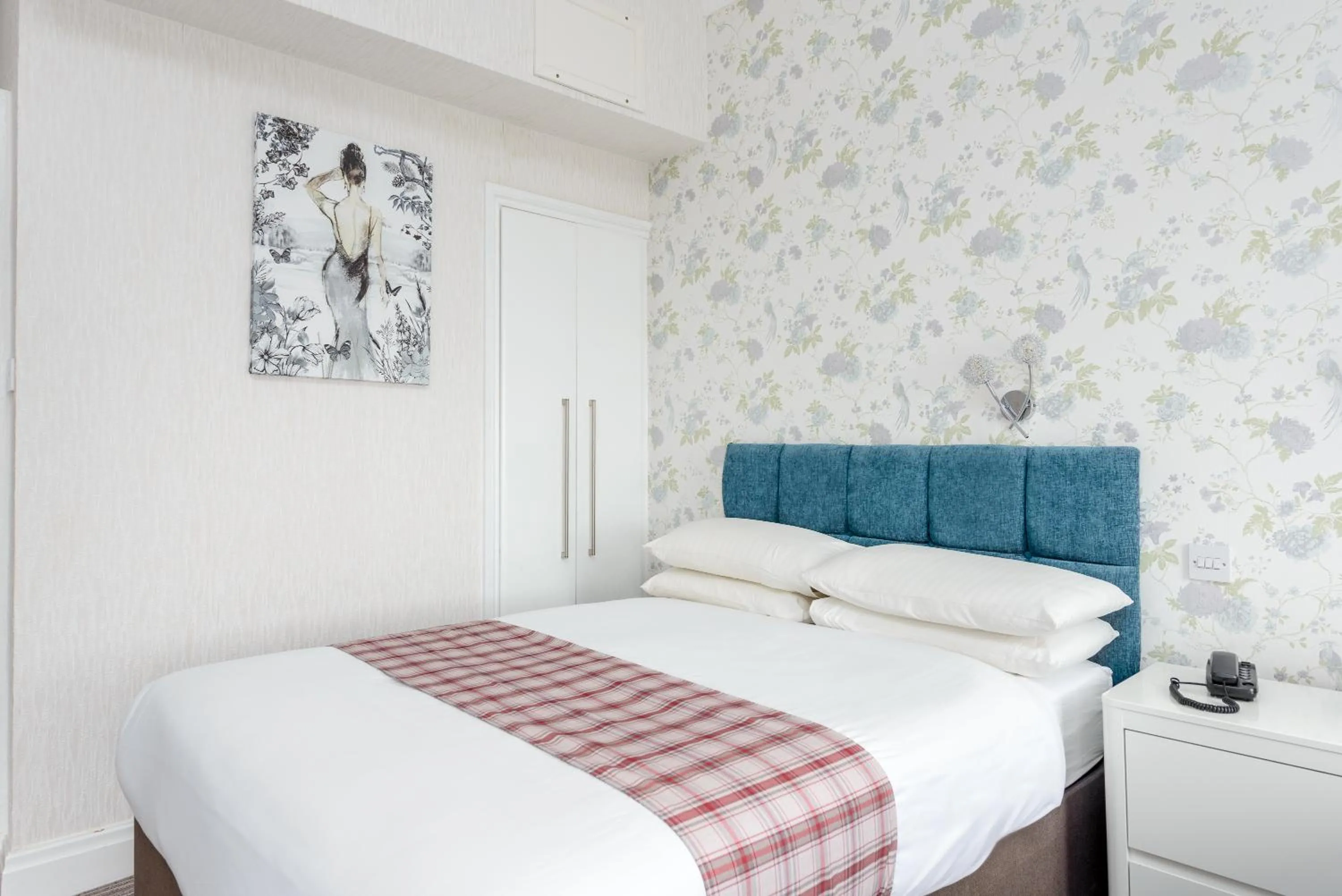 Bed in Somerset Hotel