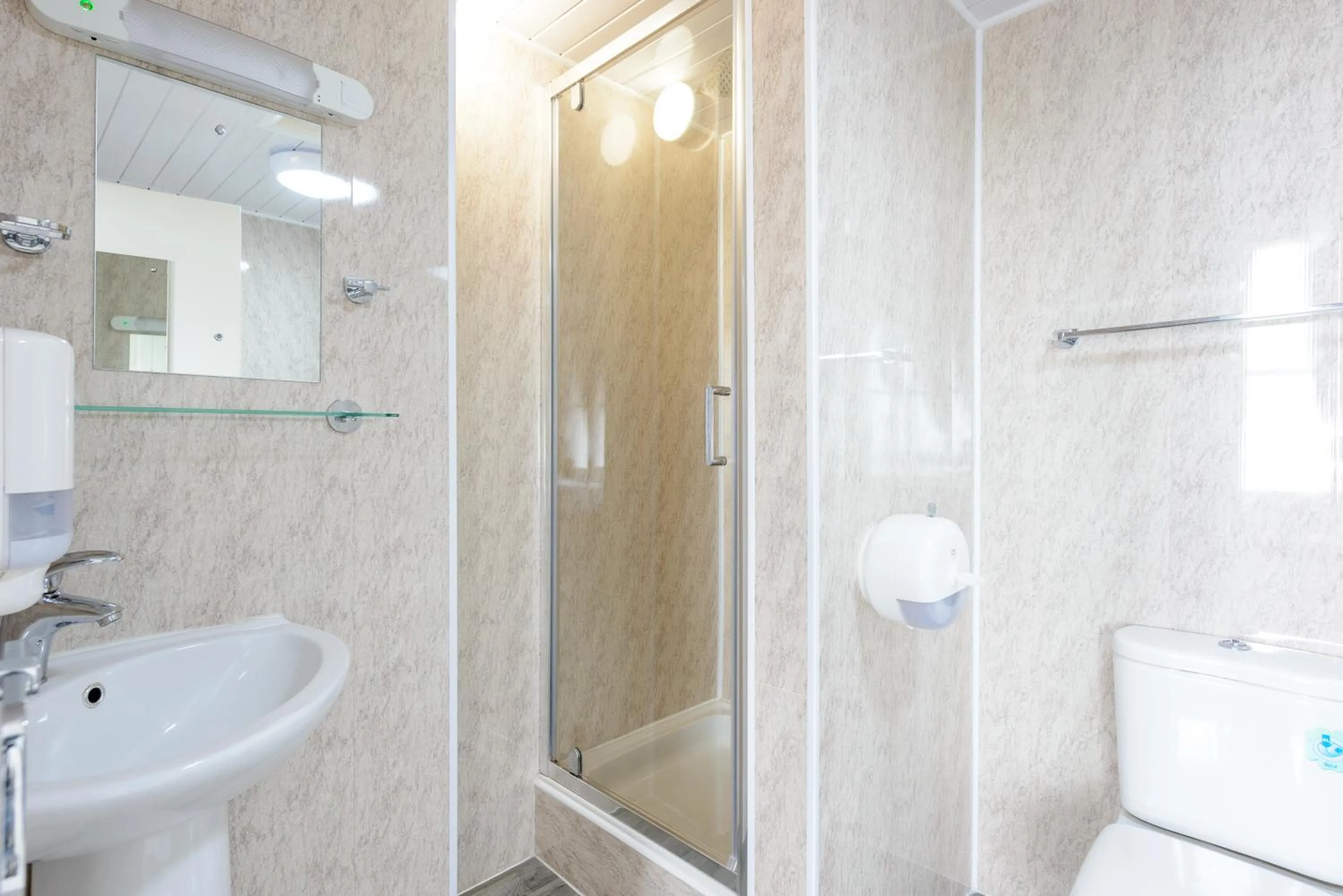 Shower in Somerset Hotel