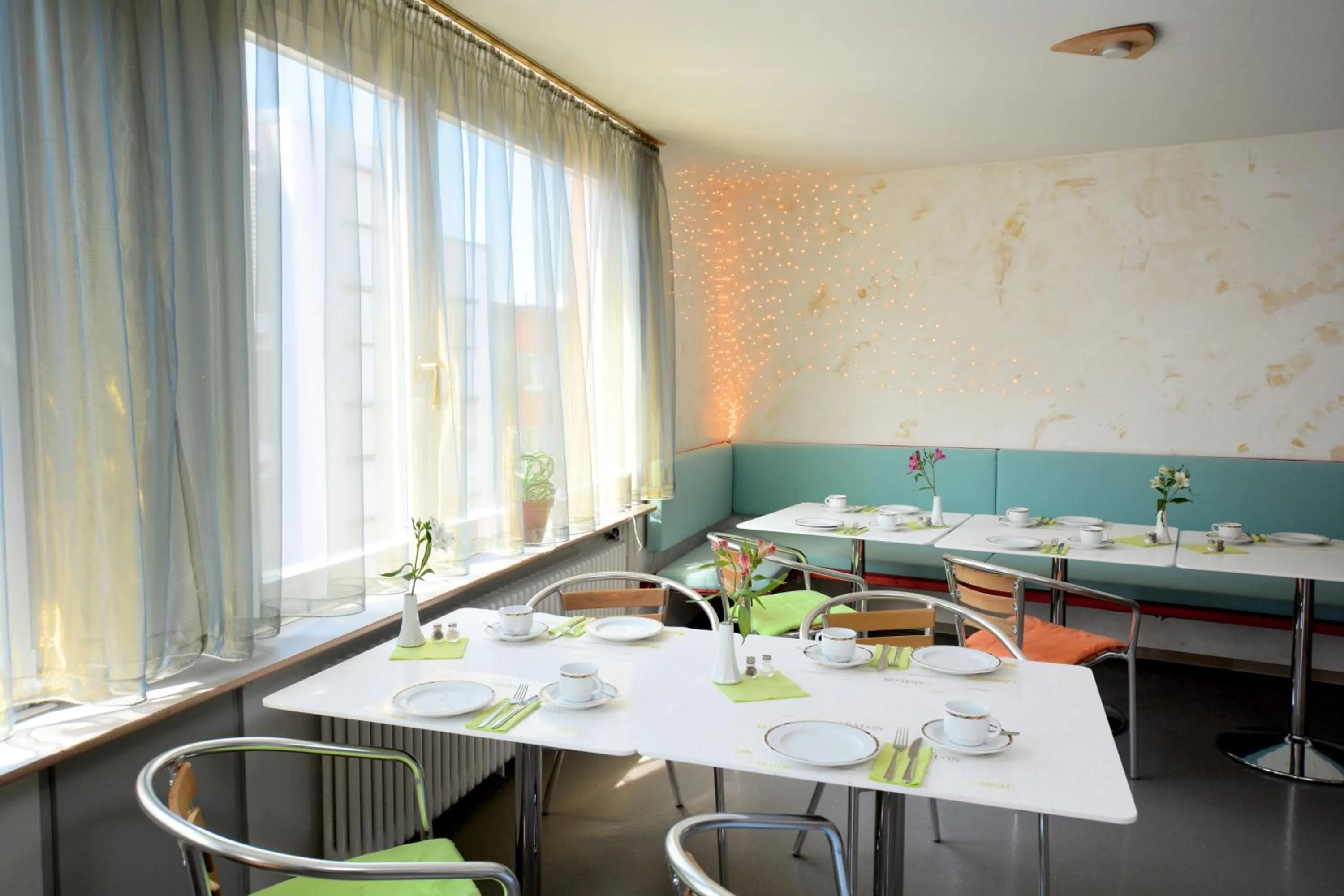 Restaurant/places to eat in Abalon Hotel ideal