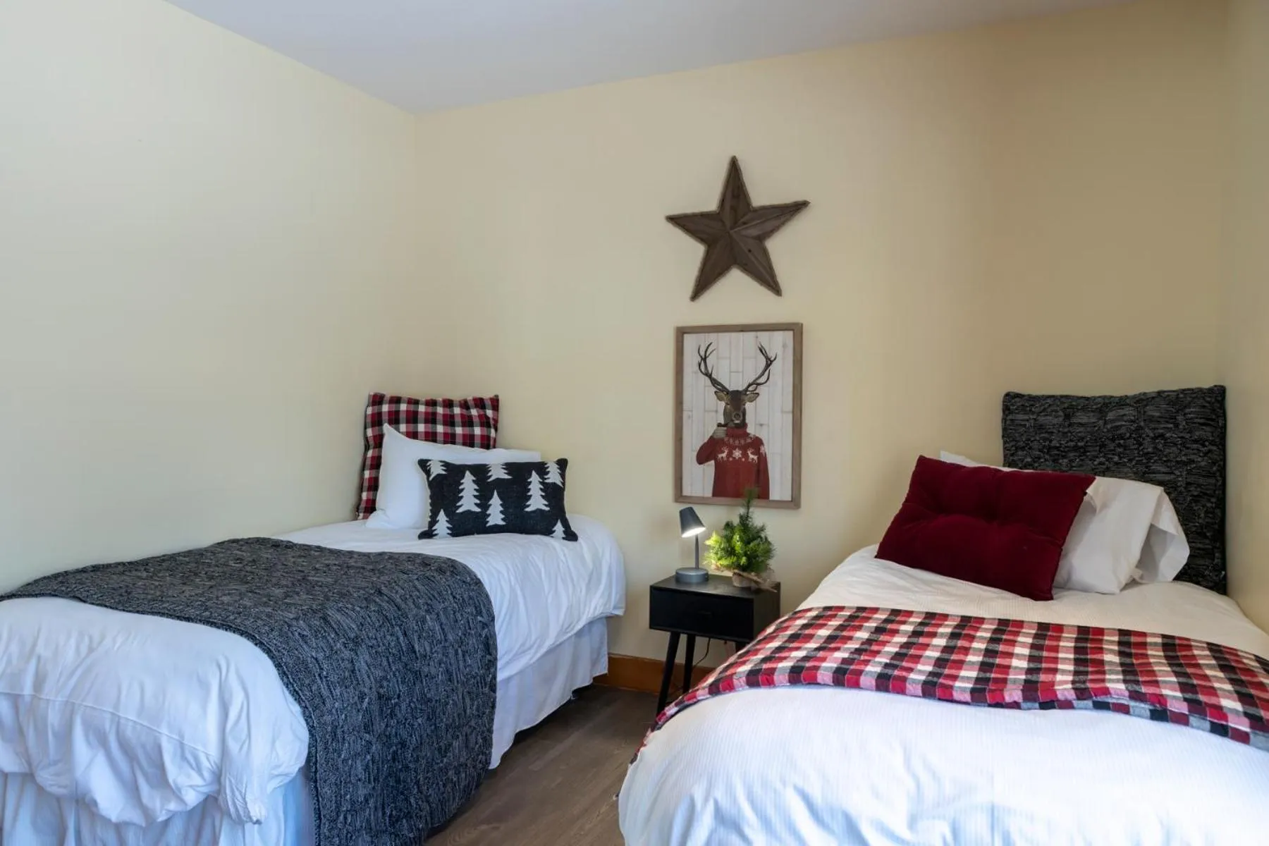 Bed in 4-Bedroom Chalet Fraternite in Lac-Superieur Tremblant