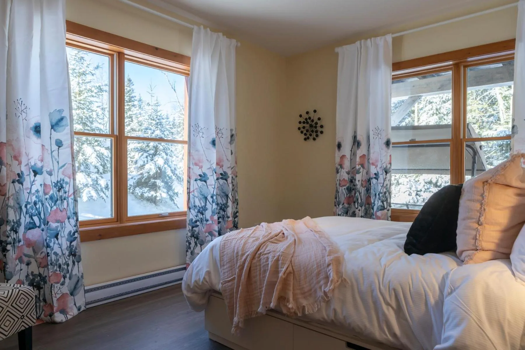 Bed in 4-Bedroom Chalet Fraternite in Lac-Superieur Tremblant