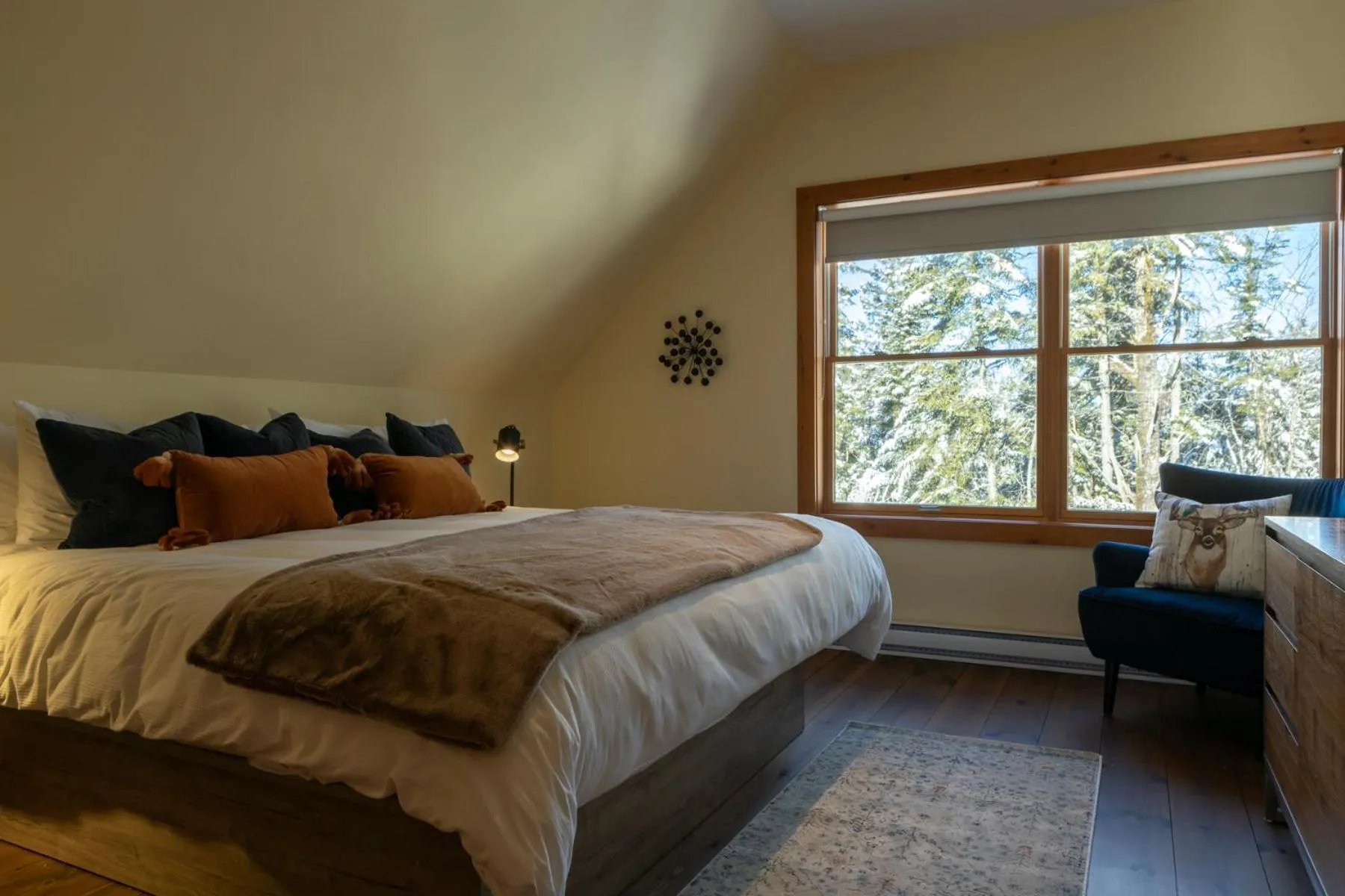 Bedroom, Bed in 4-Bedroom Chalet Fraternite in Lac-Superieur Tremblant