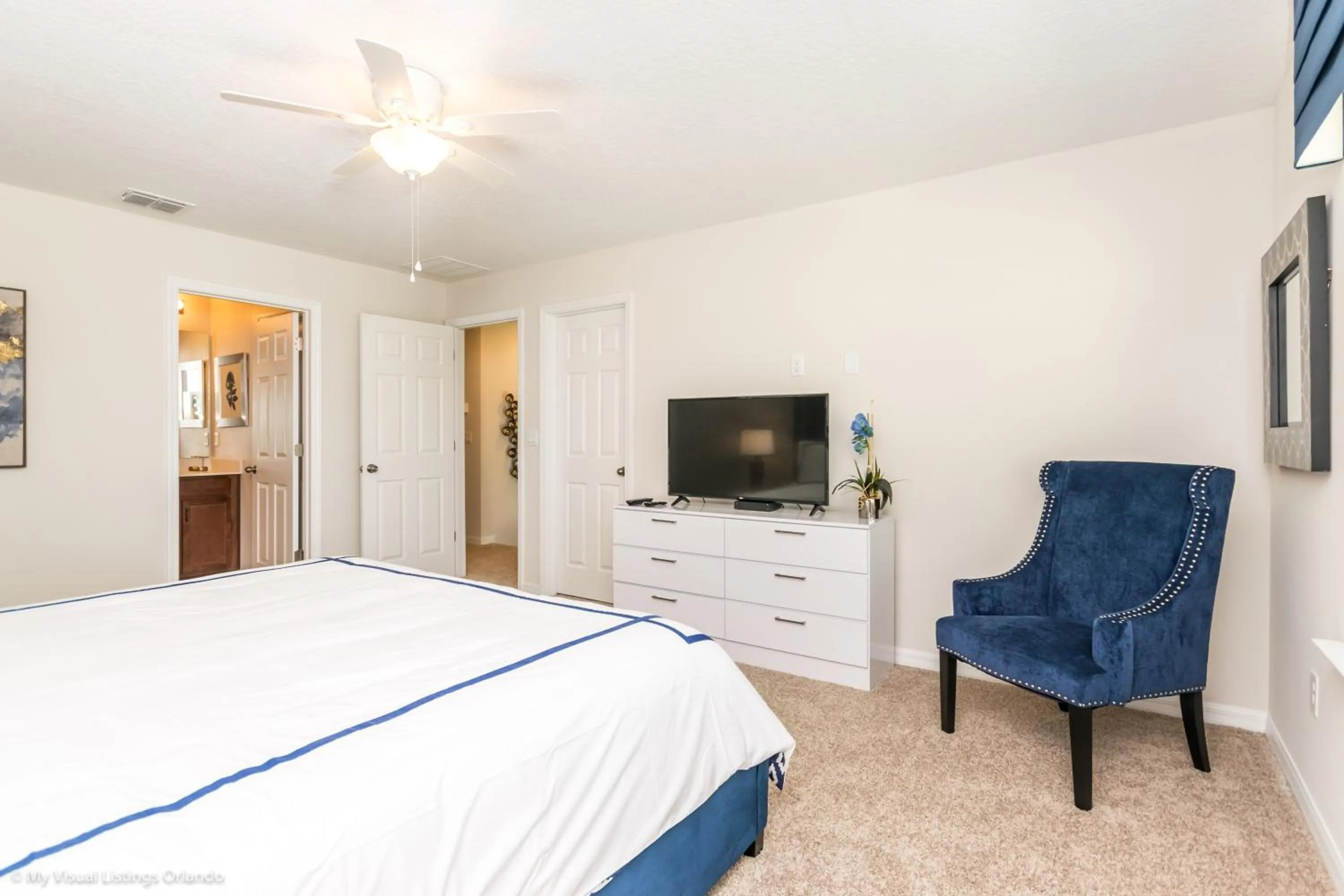 Bed in Beautiful Townhome wPool &FREE Resort Access