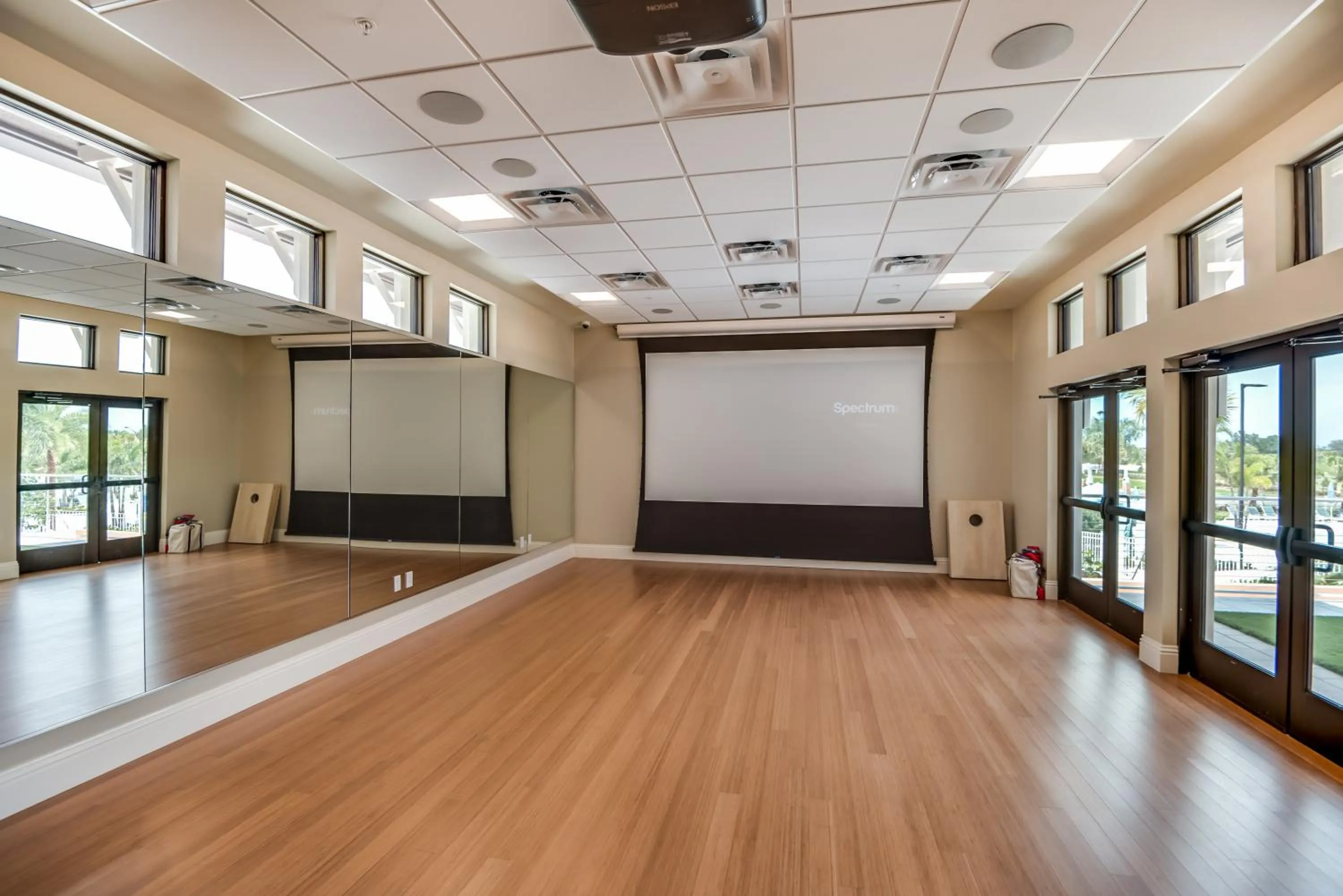 Beautiful Furnished Townhome w Private Pool