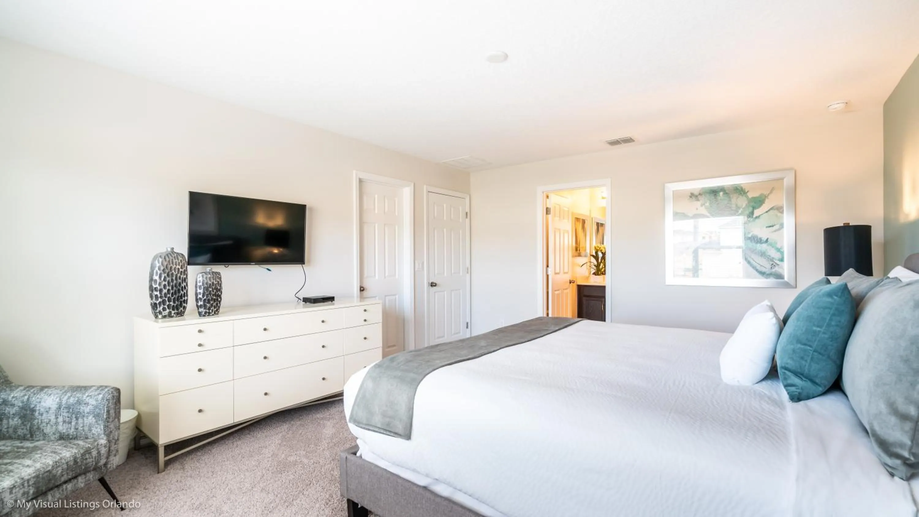 Bed in Beautiful Furnished Townhome w Private Pool