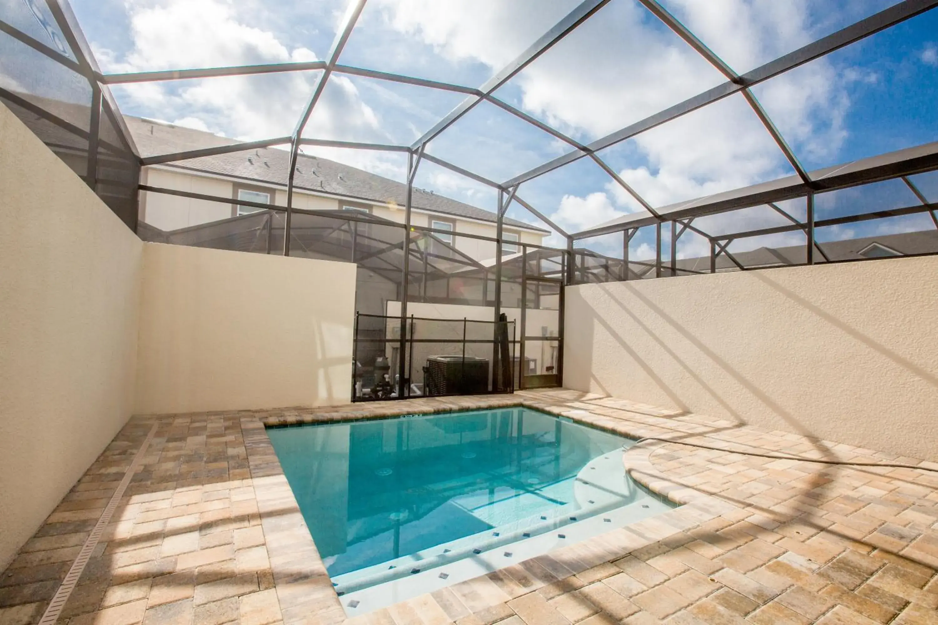 Four-Bedroom House in Beautiful Furnished Townhome w Private Pool Four-Bedroom House in Beautiful Furnished Townhome w Private Pool