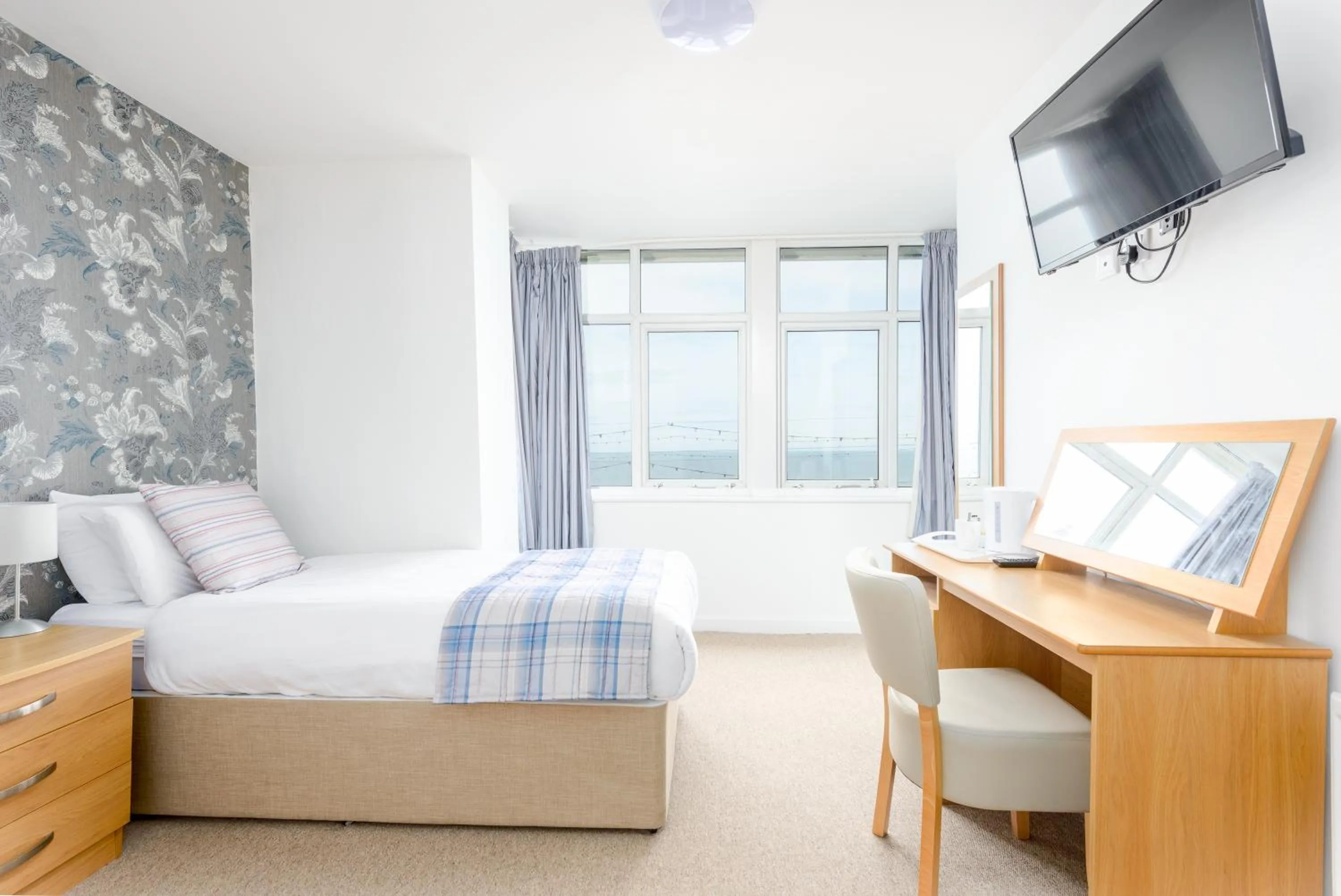 Bedroom, Bed in Daish's Blackpool Hotel