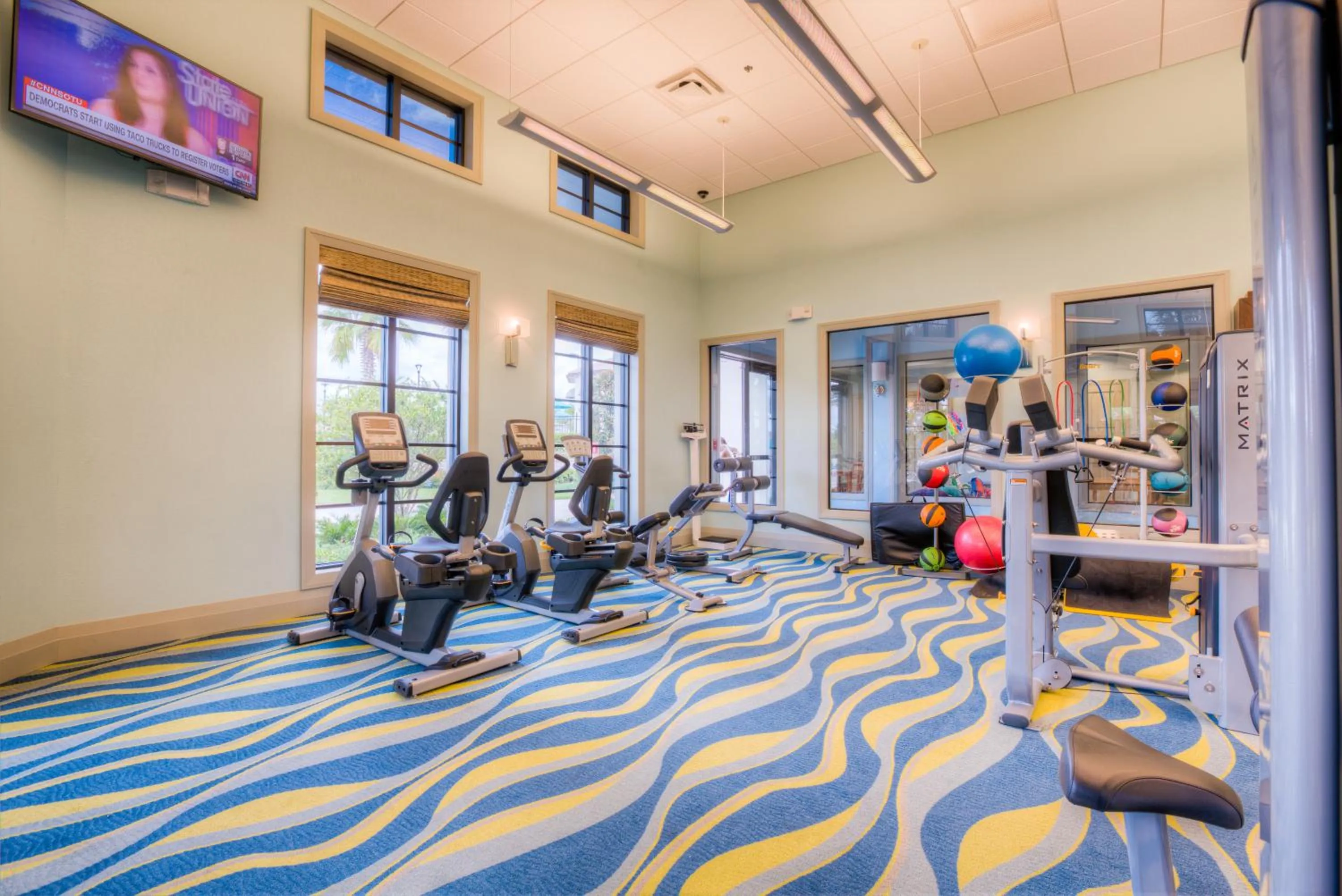 Contemporary Home w Private Pool& Spa