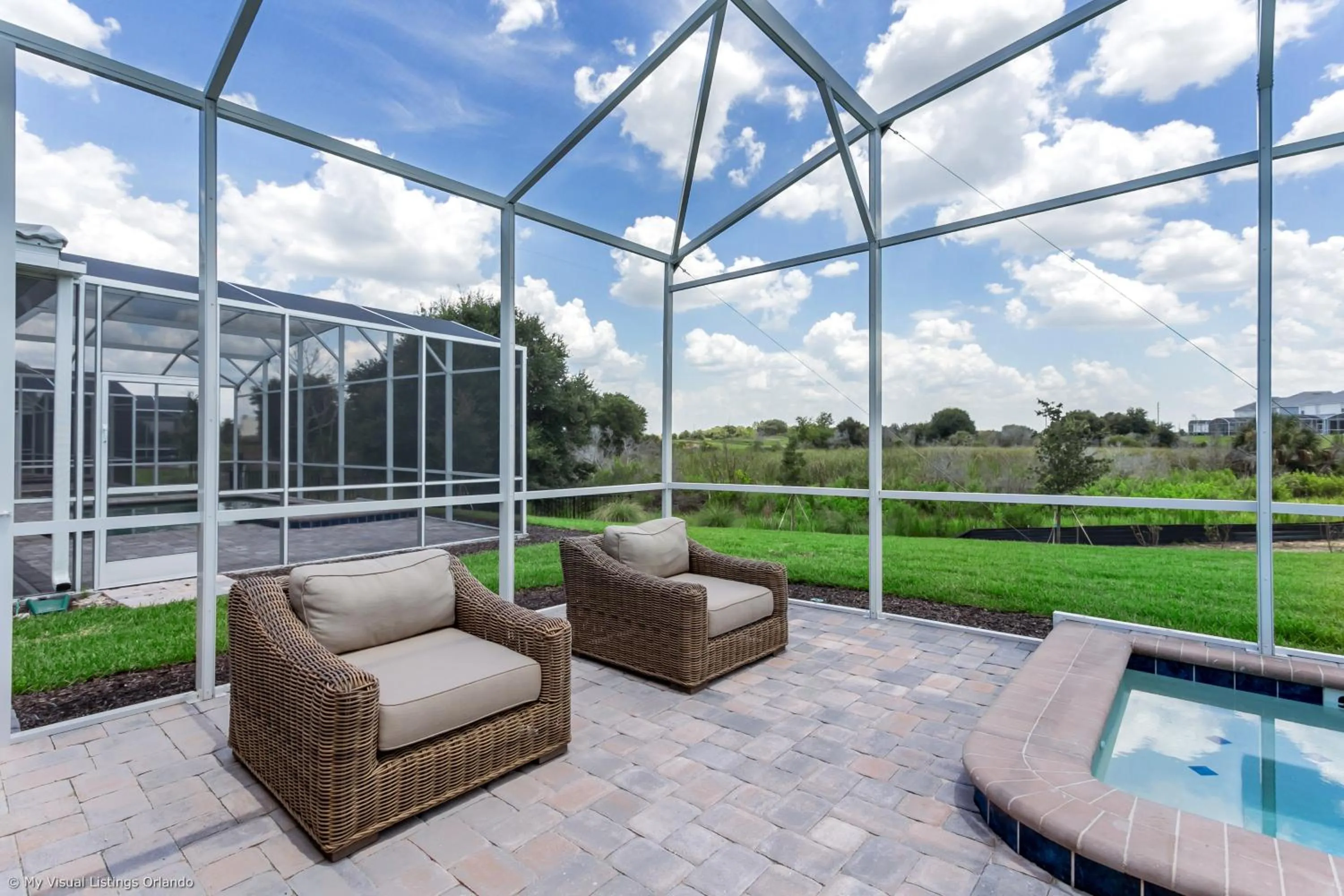 Contemporary Home w Private Pool& Spa