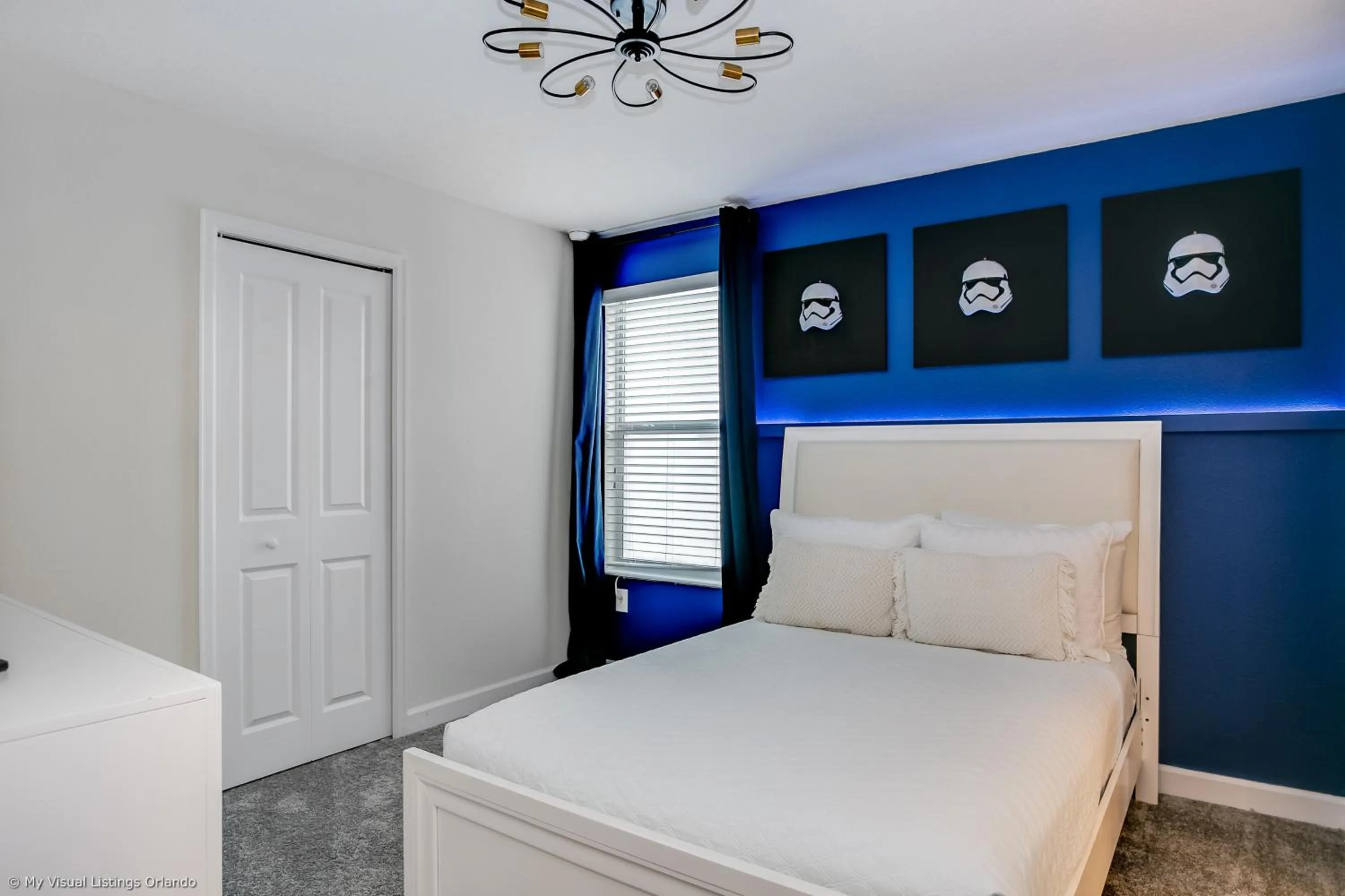 Bed in Contemporary Home w Private Pool& Spa