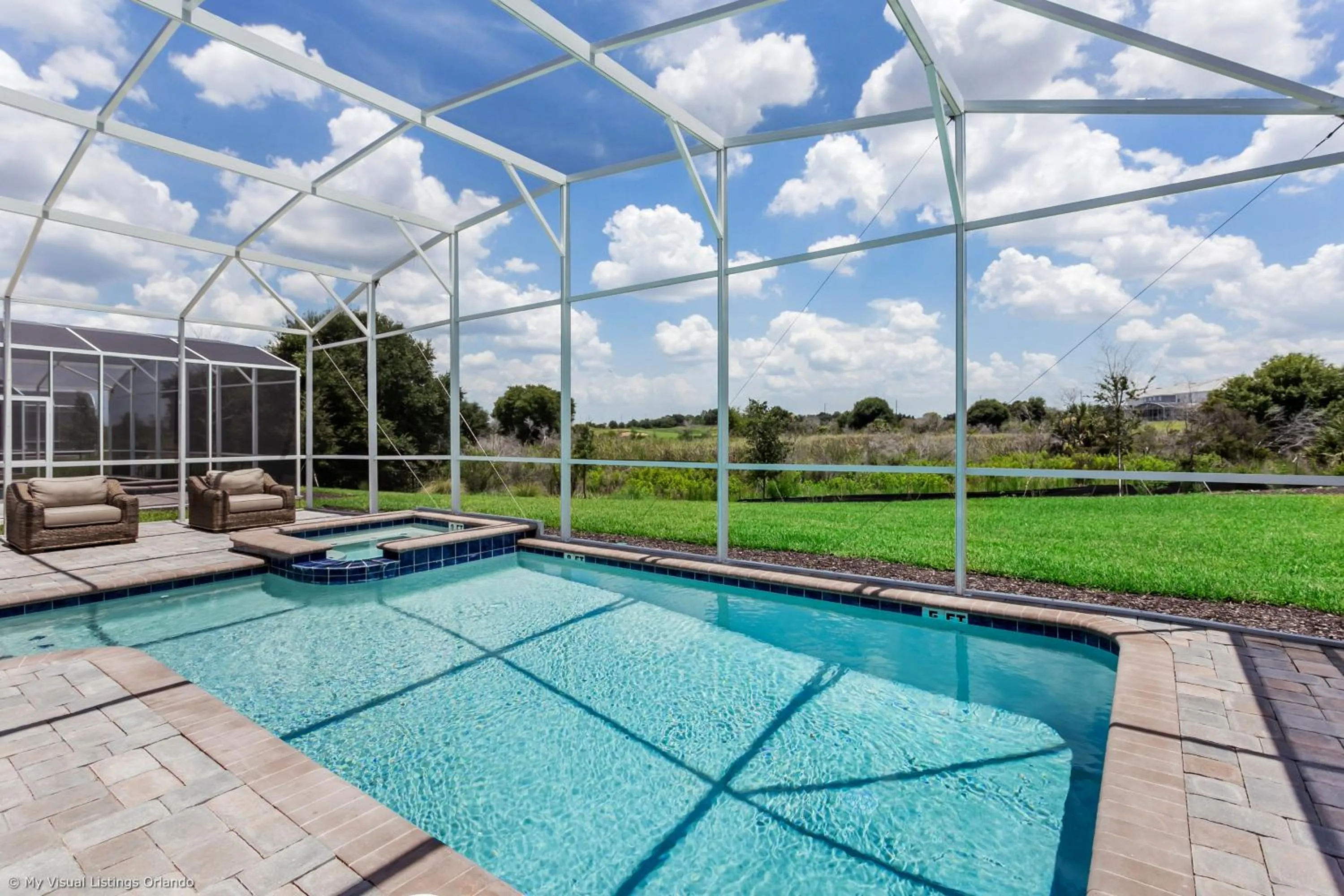 Contemporary Home w Private Pool& Spa