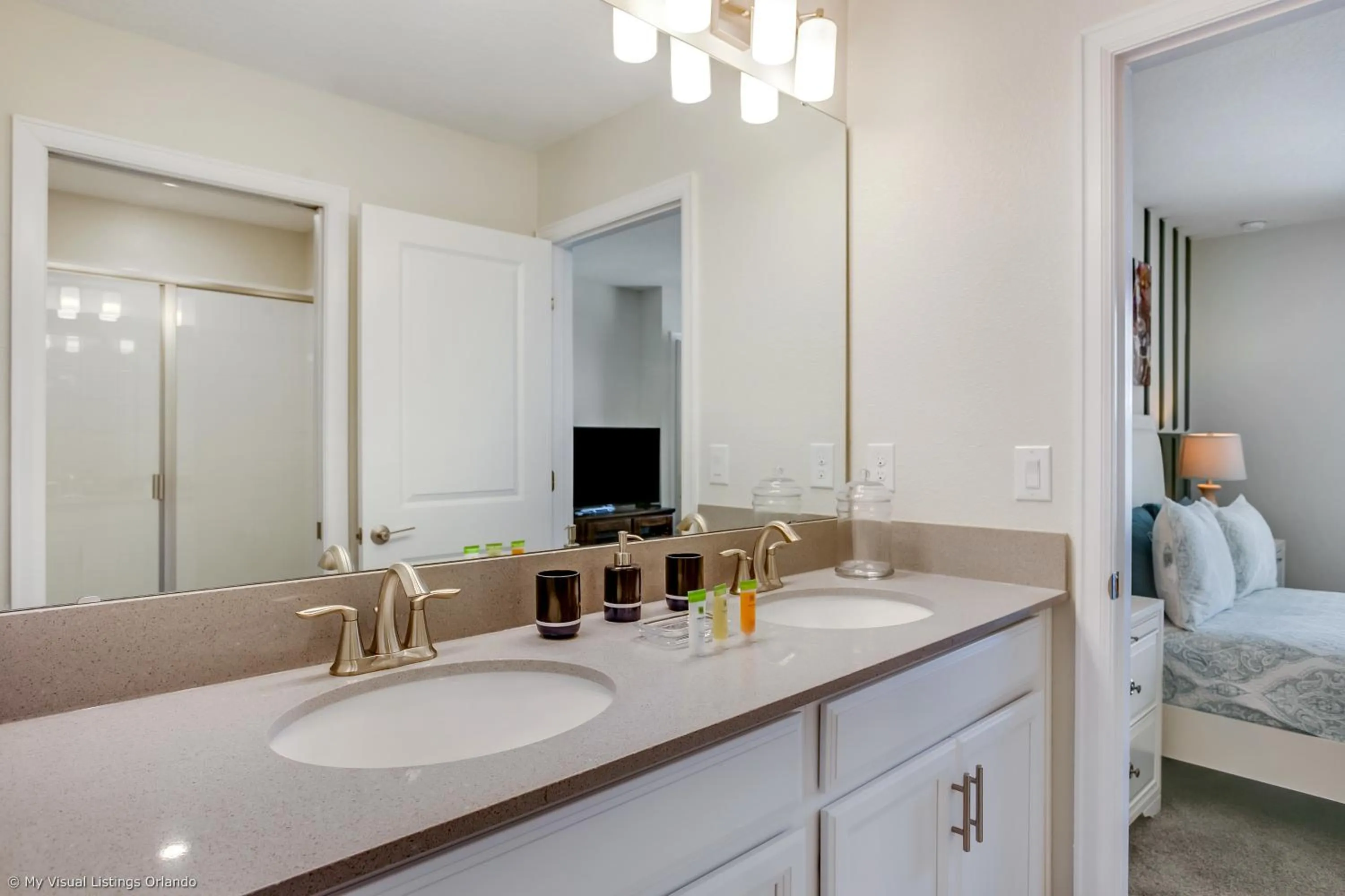 Contemporary Home w Private Pool& Spa