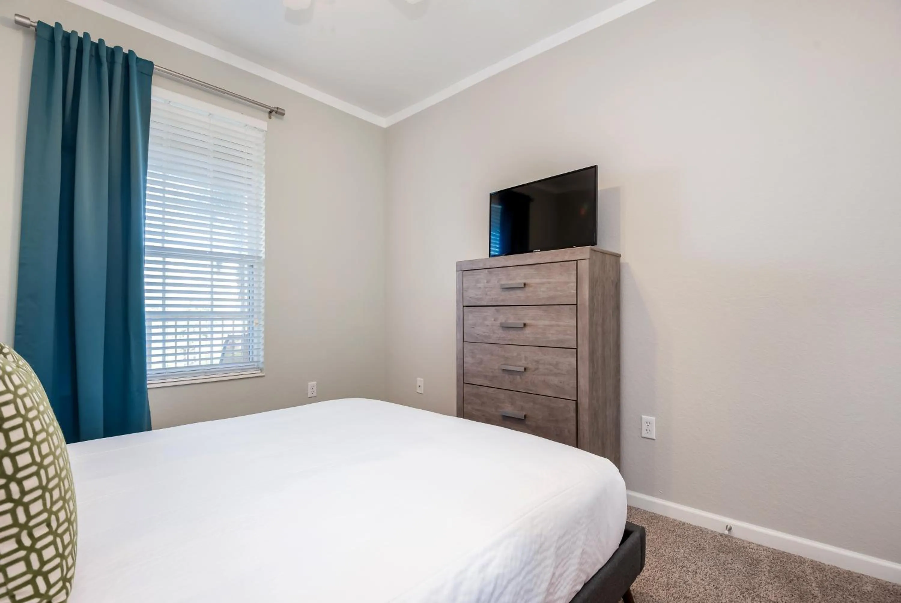 Bed in Beautiful Vista Cay Condo, Near I-Drive