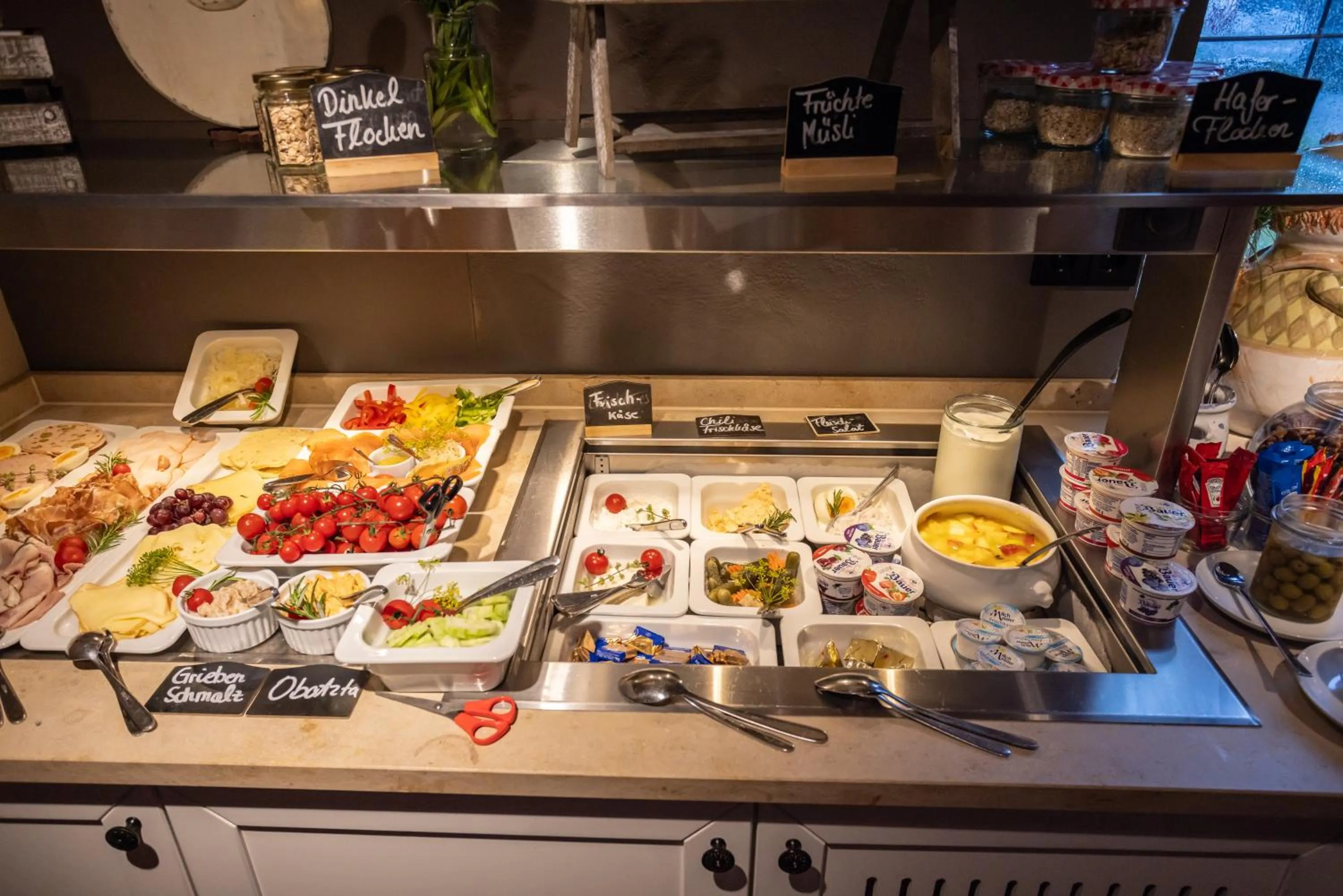 Restaurant/places to eat in Landkomforthotel Panorama & Restaurant Bella Vista