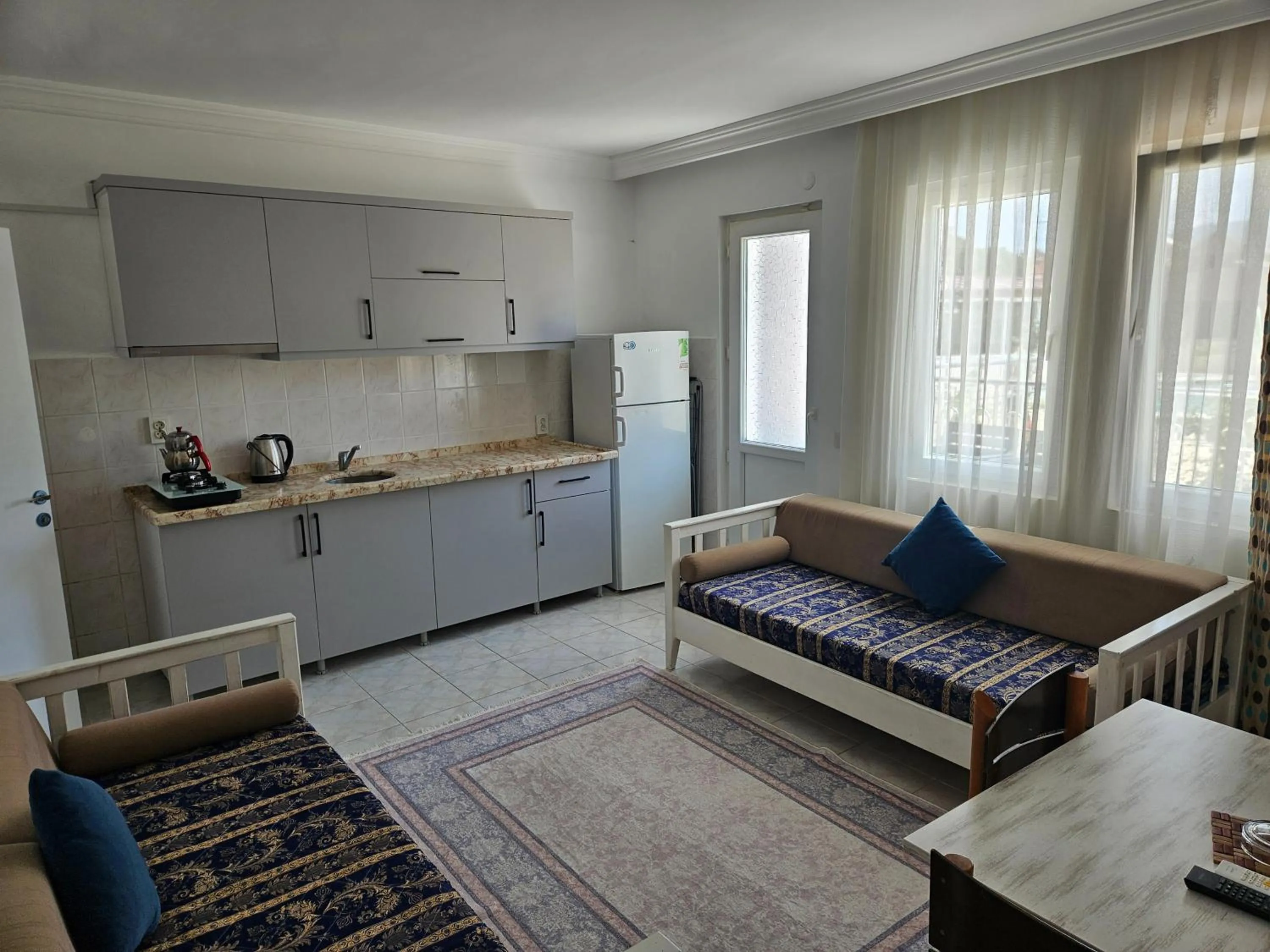 Kitchen or kitchenette in ÖZCEM APART HOTEL FETHİYE