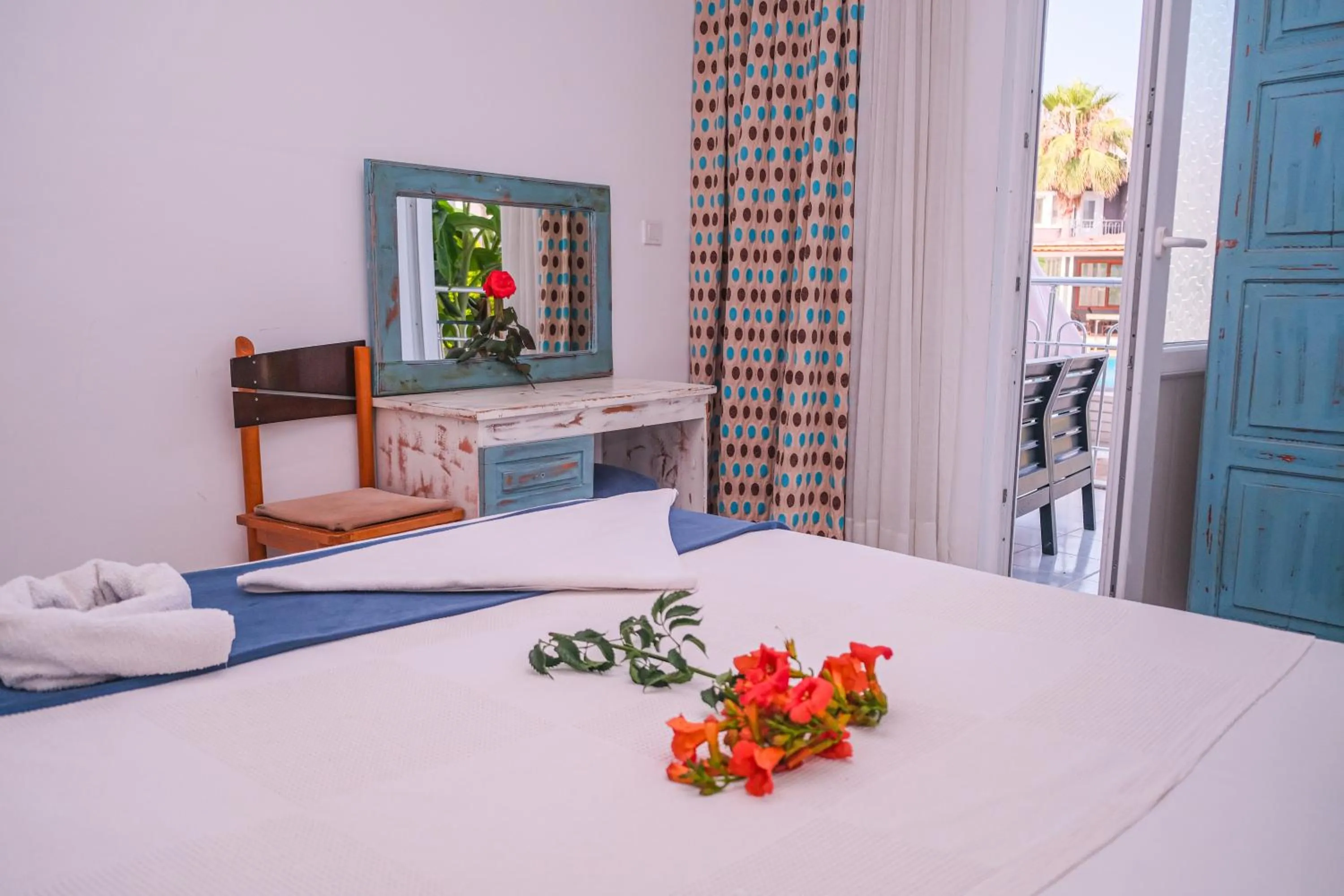 Bedroom in ÖZCEM APART HOTEL FETHİYE