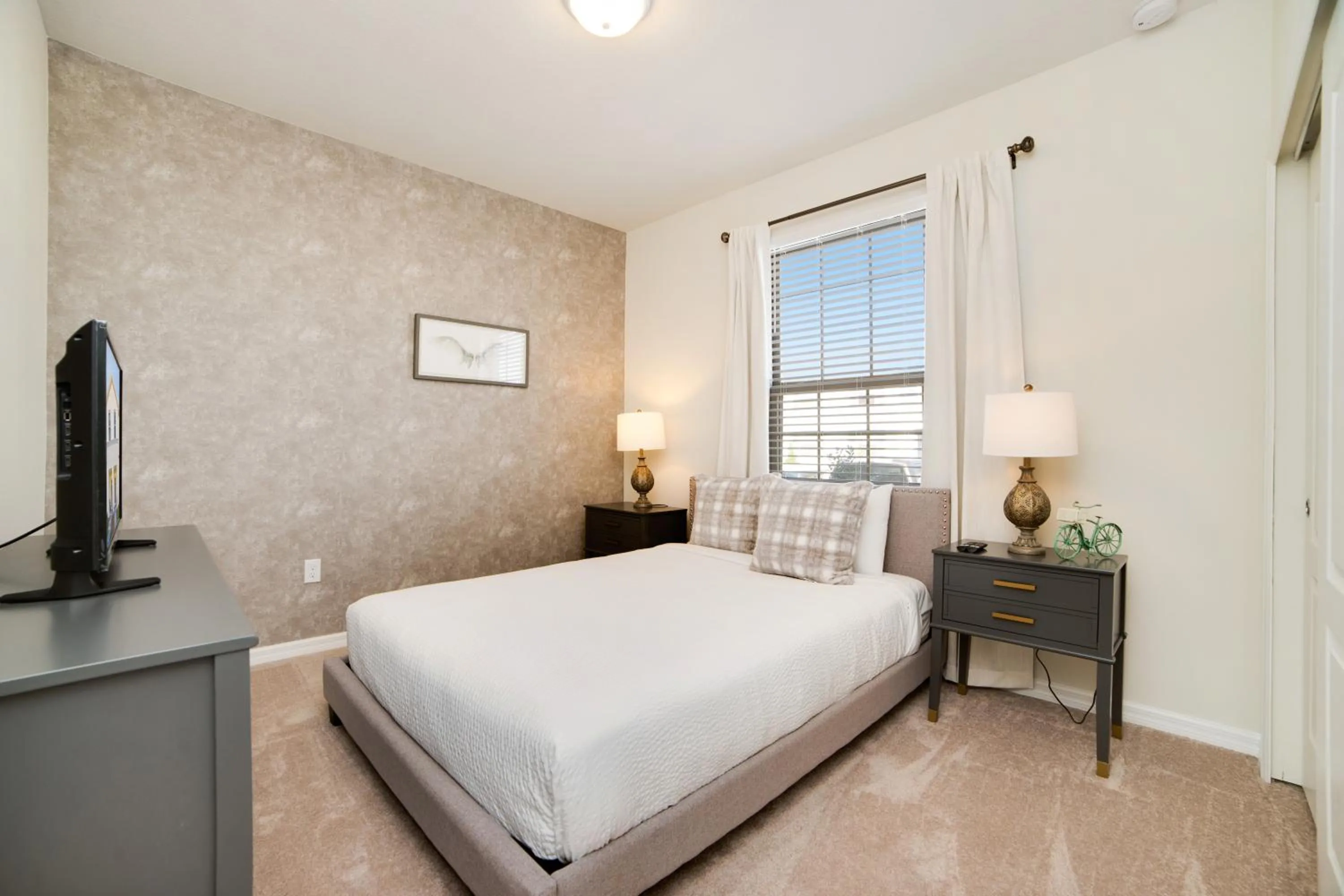 Bed in Townhome Splash Pool BBQ FREE Water Park