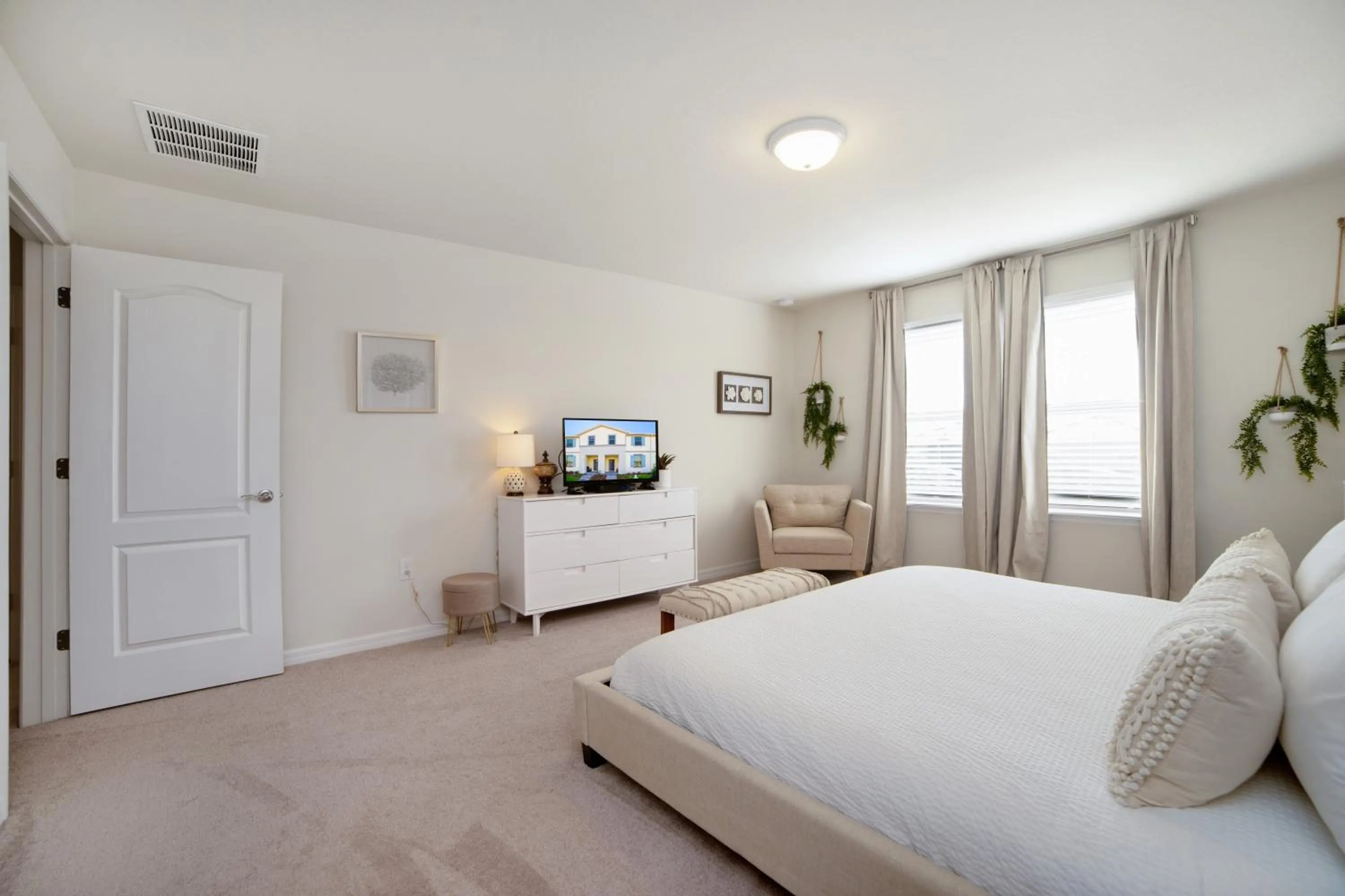 Bed in Townhome Splash Pool BBQ FREE Water Park