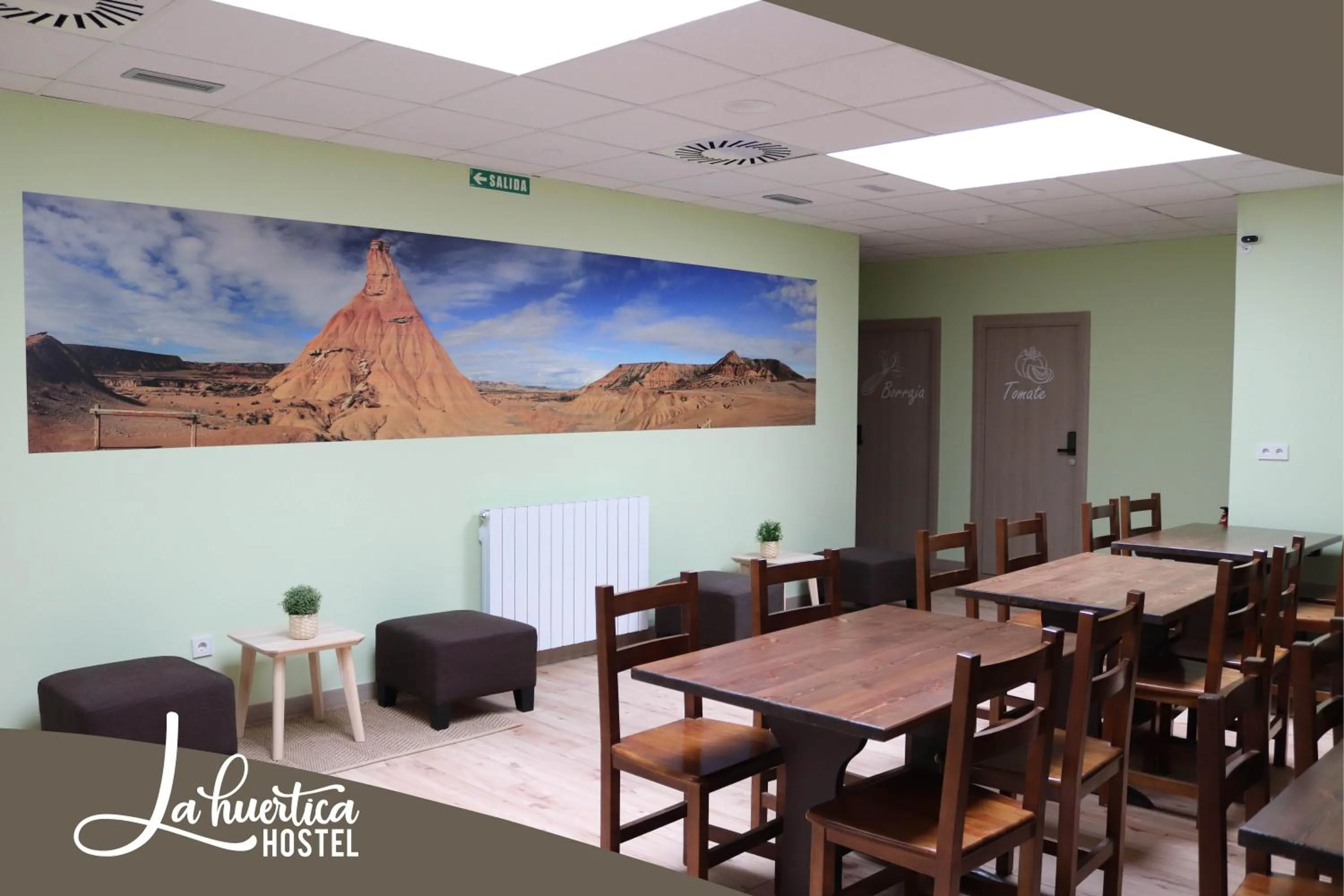 Communal lounge/ TV room in Hostel La Huertica