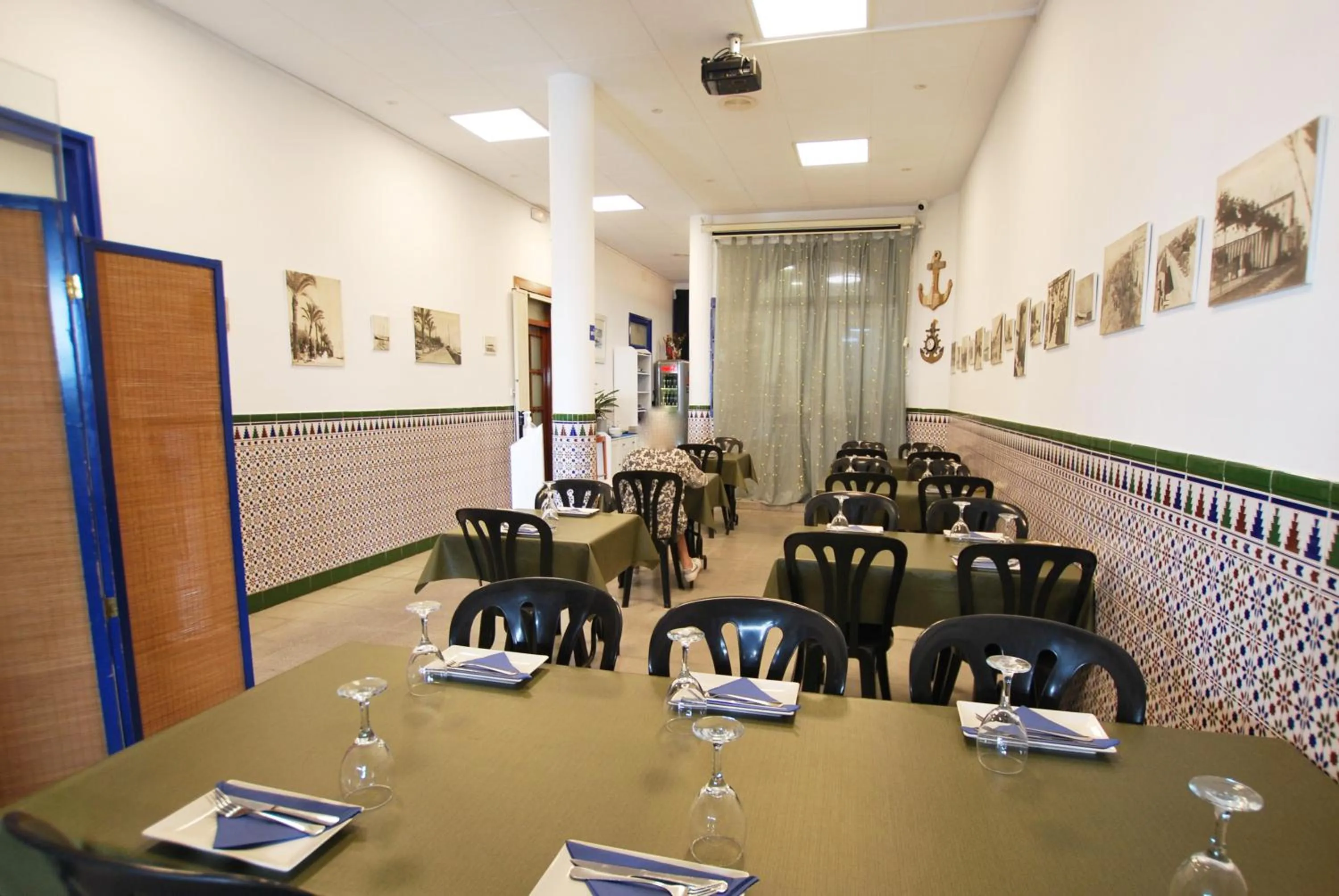 Restaurant/places to eat in Hotel Tres Leones
