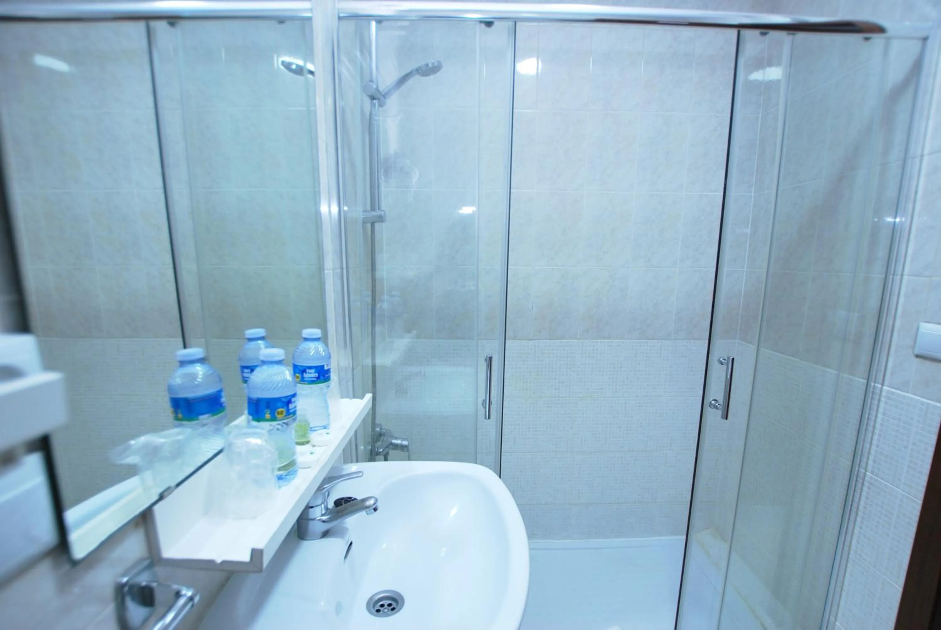 Shower in Hotel Tres Leones