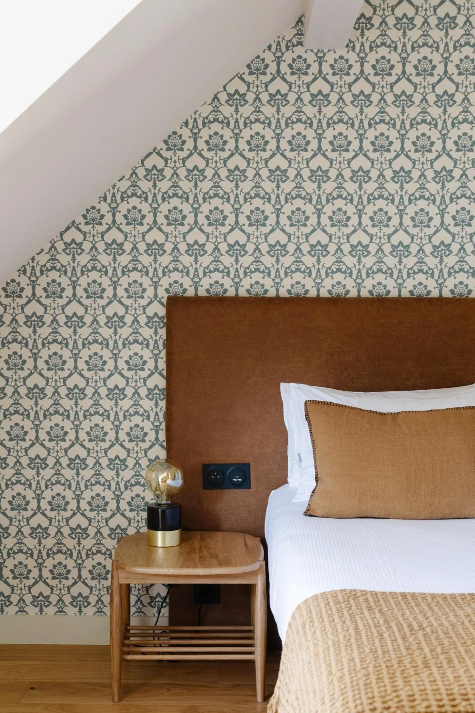 Bedroom, Bed in Hôtel Le Mouton Bleu