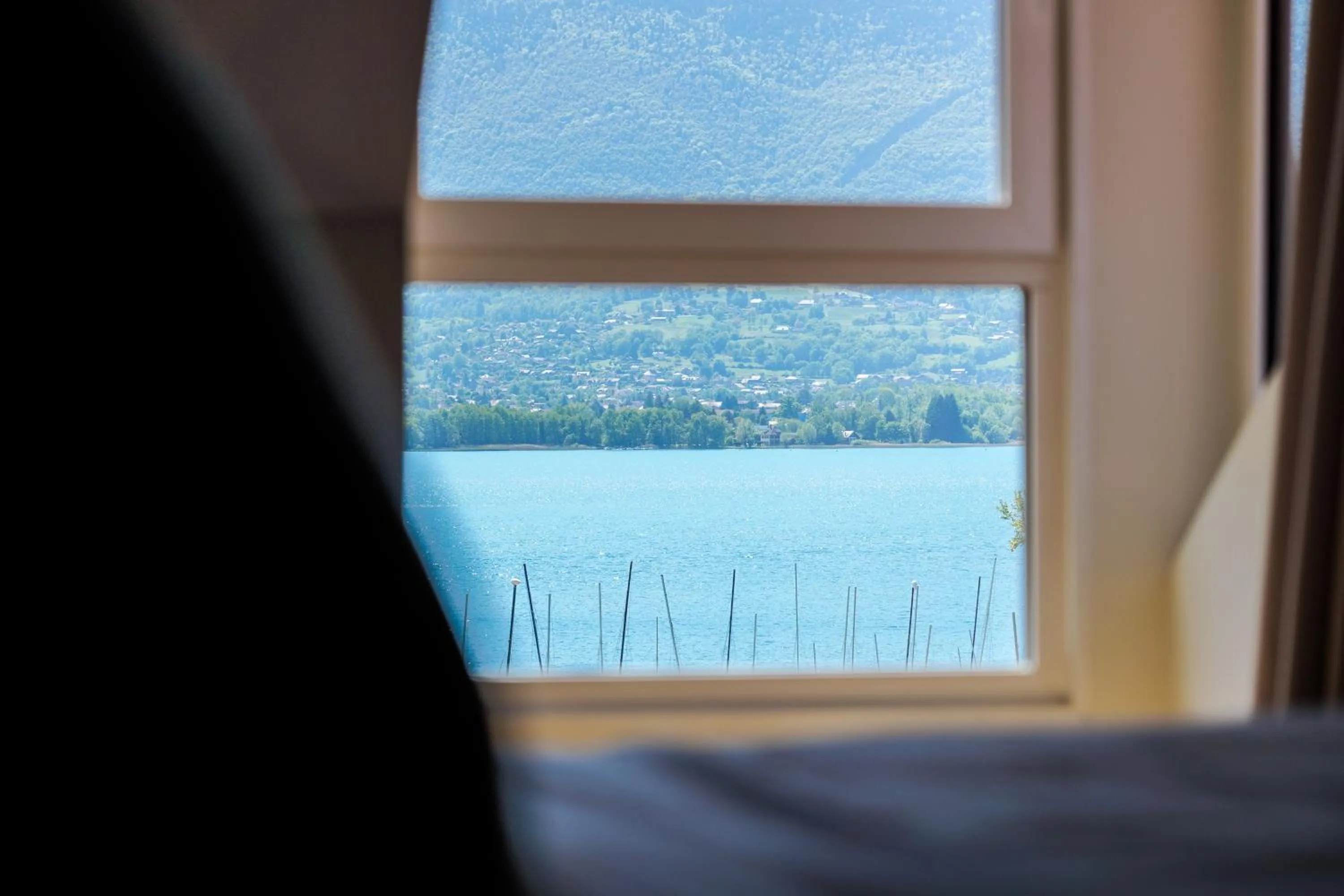 Lake view in Hôtel Le Mouton Bleu