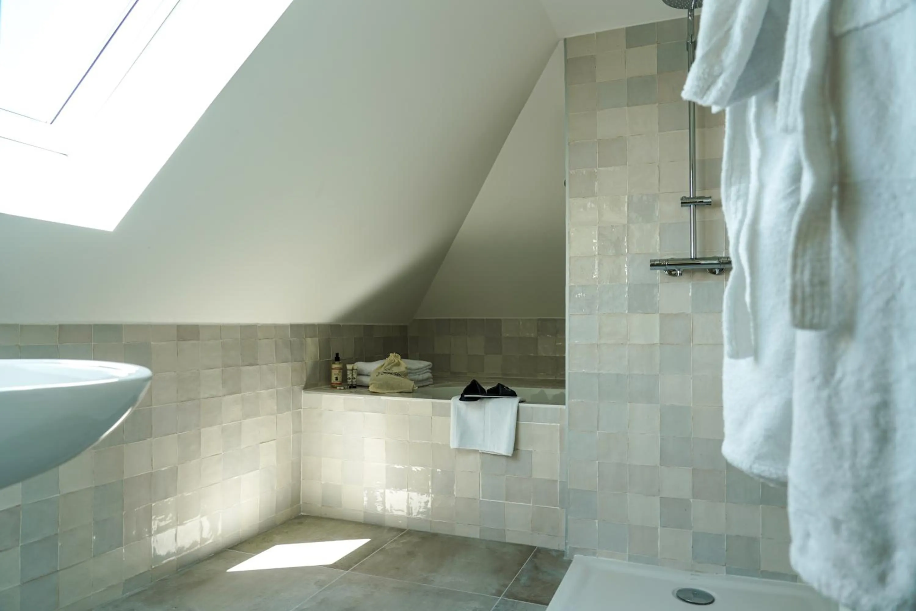 Bathroom in Hôtel Le Mouton Bleu