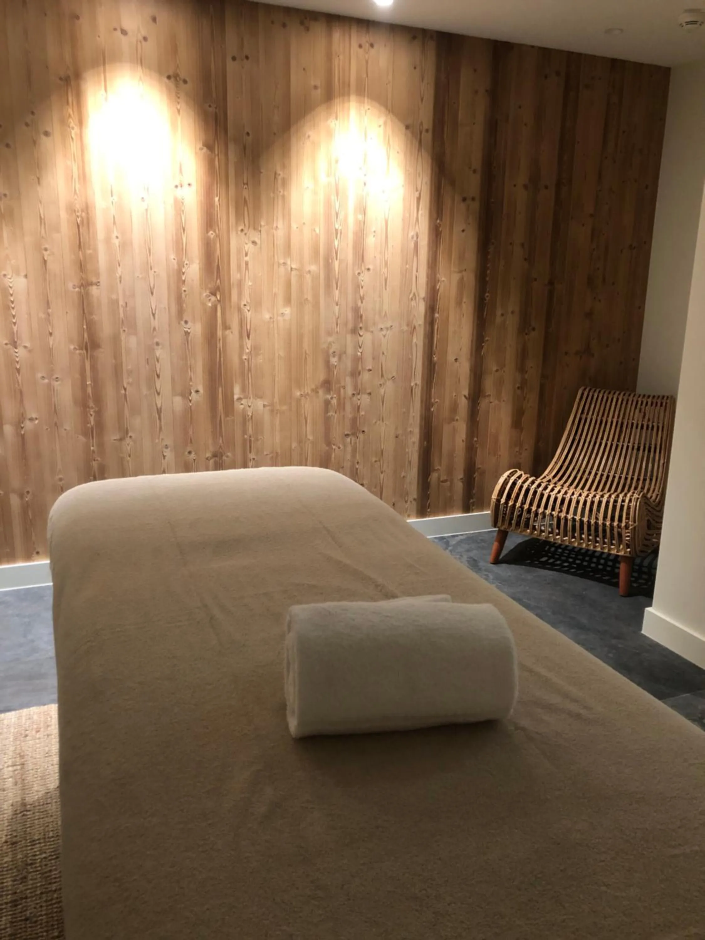Spa and wellness centre/facilities, Bed in Hôtel Le Mouton Bleu