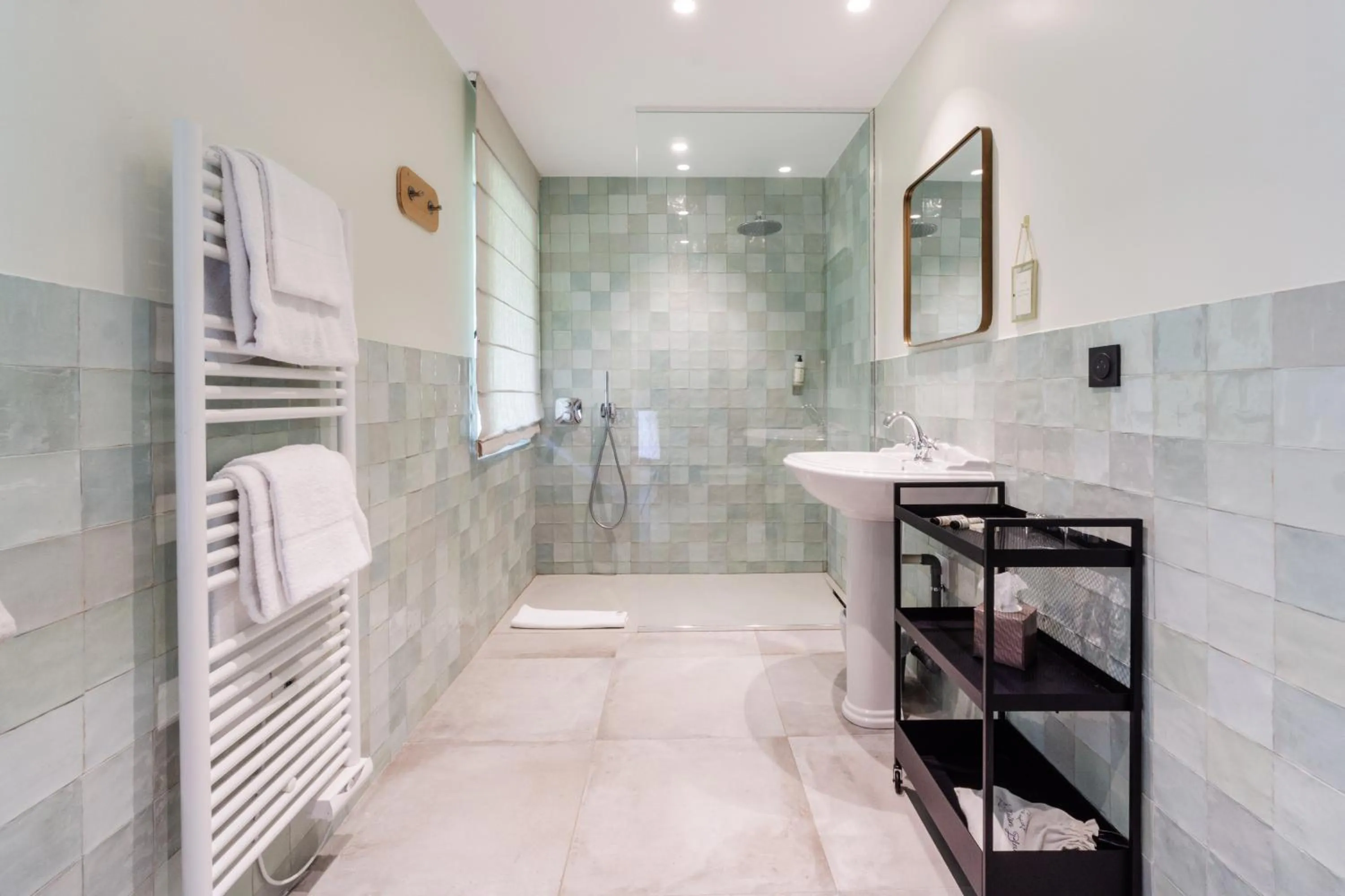 Bathroom in Hôtel Le Mouton Bleu