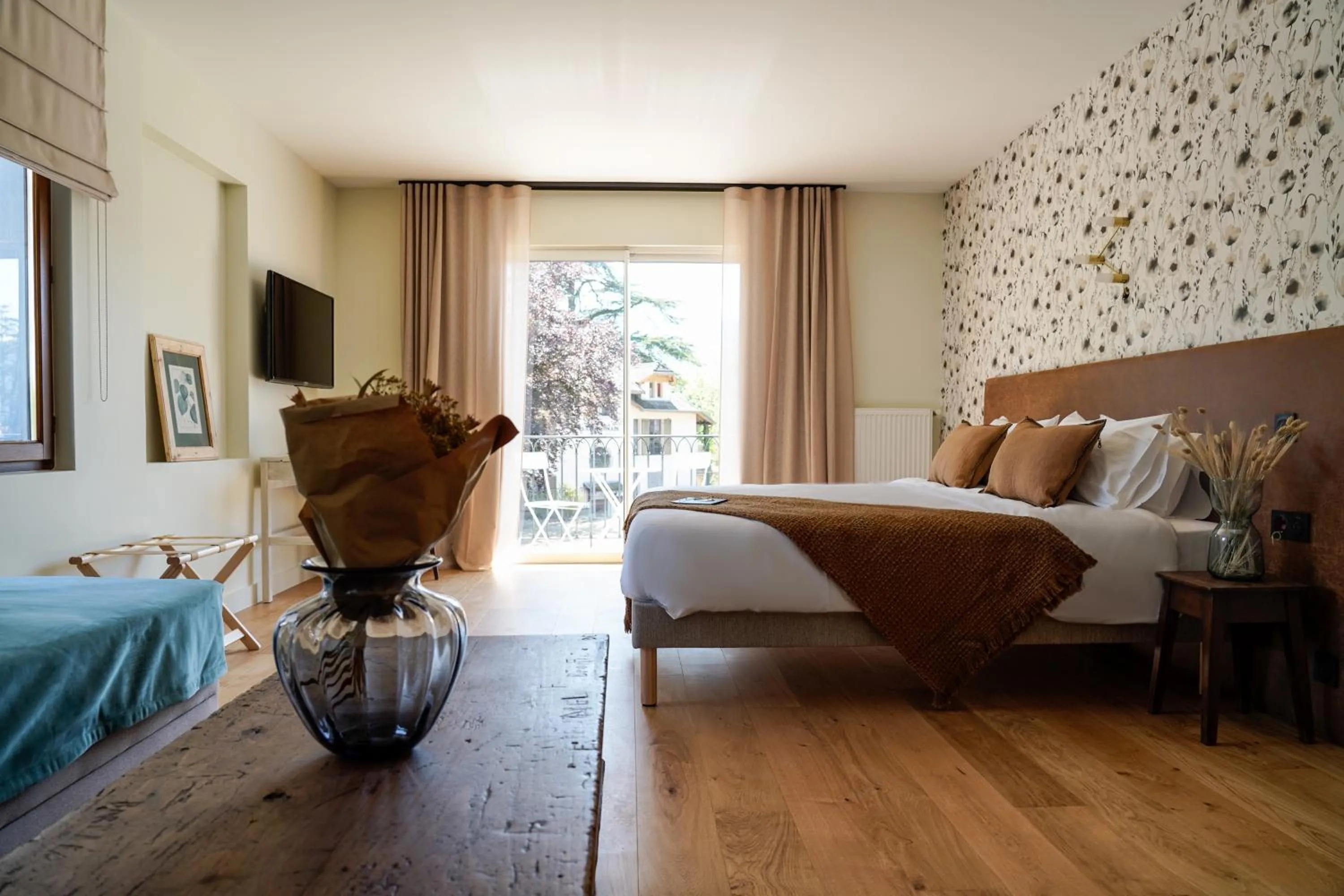 Photo of the whole room, Bed in Hôtel Le Mouton Bleu