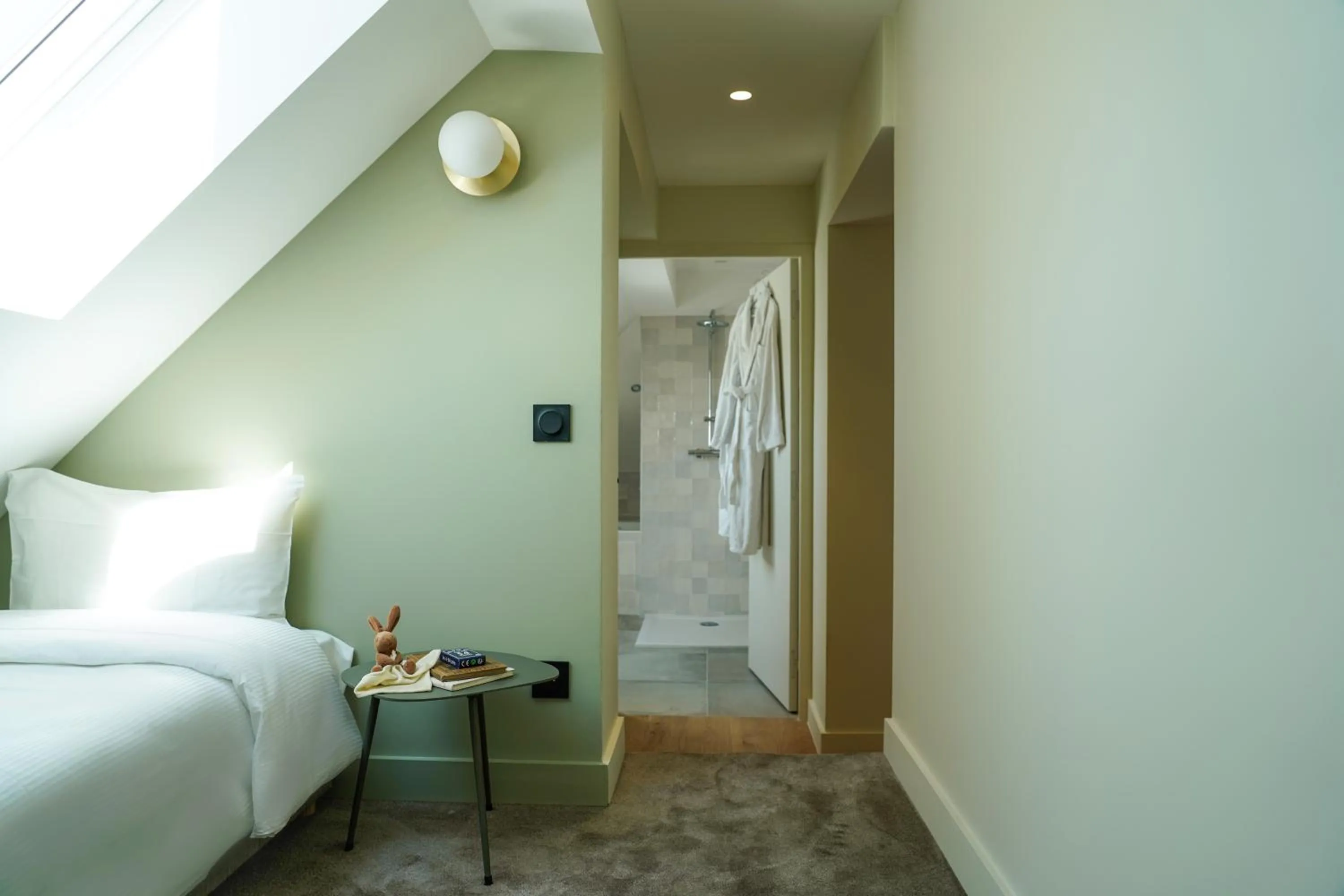 Bathroom, Bed in Hôtel Le Mouton Bleu