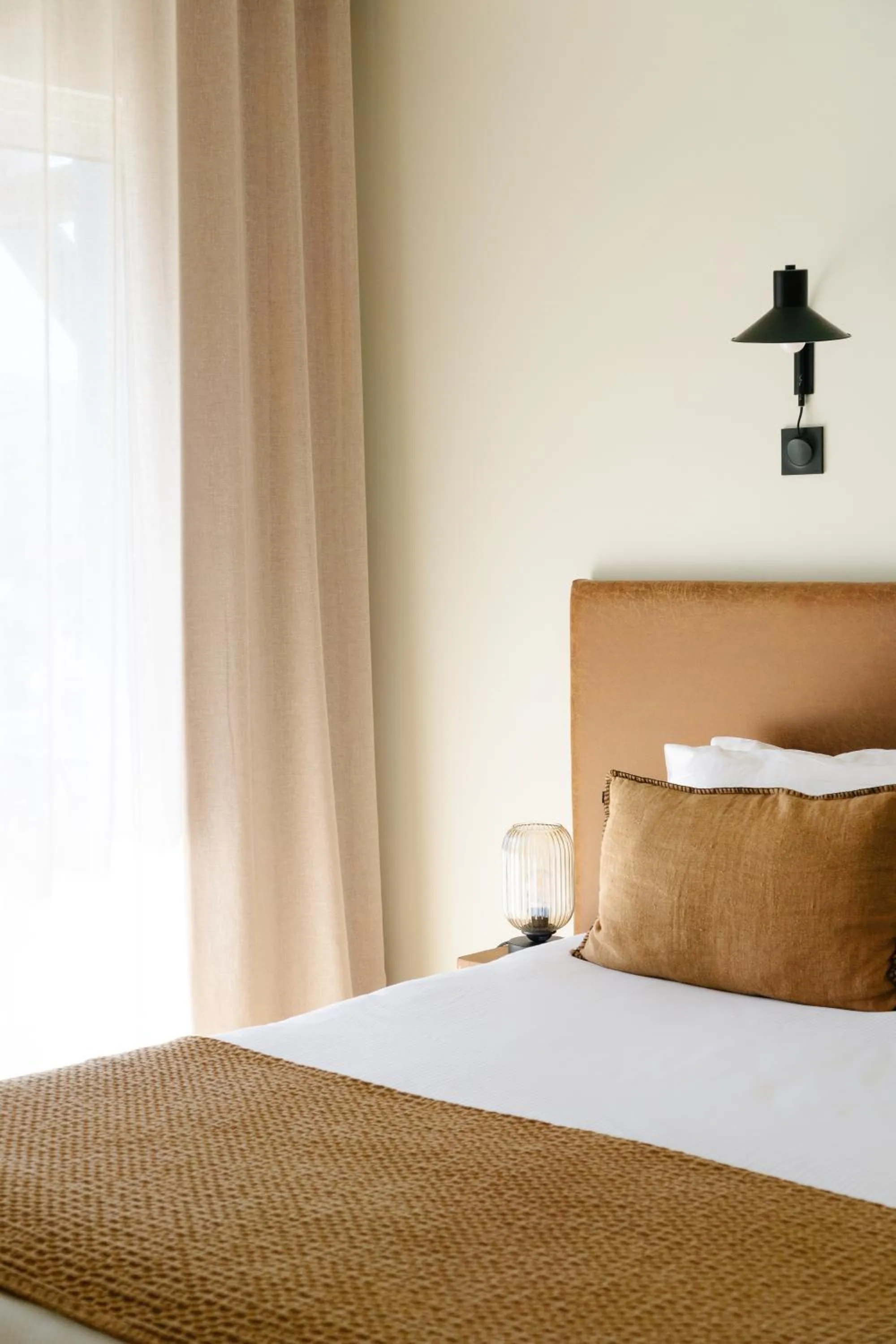 Bedroom, Bed in Hôtel Le Mouton Bleu