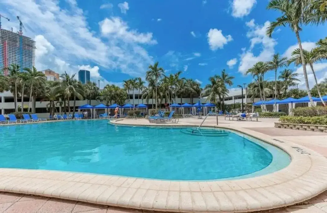 Beautiful Apartment Steps Away from the Beach Beautiful Apartment Steps Away from the Beach