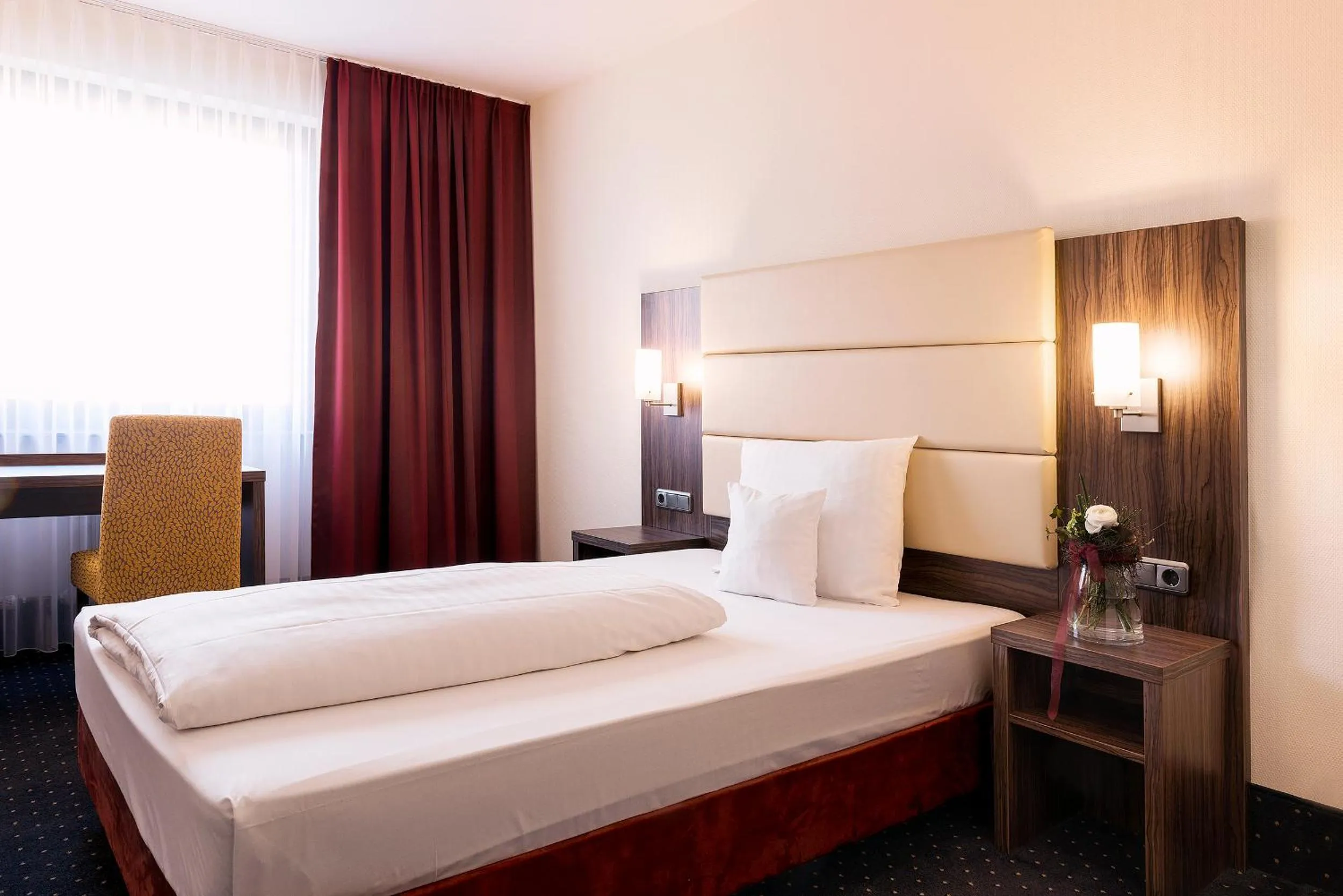 Photo of the whole room, Bed in Adler Hotel & Restaurant Groß-Gerau