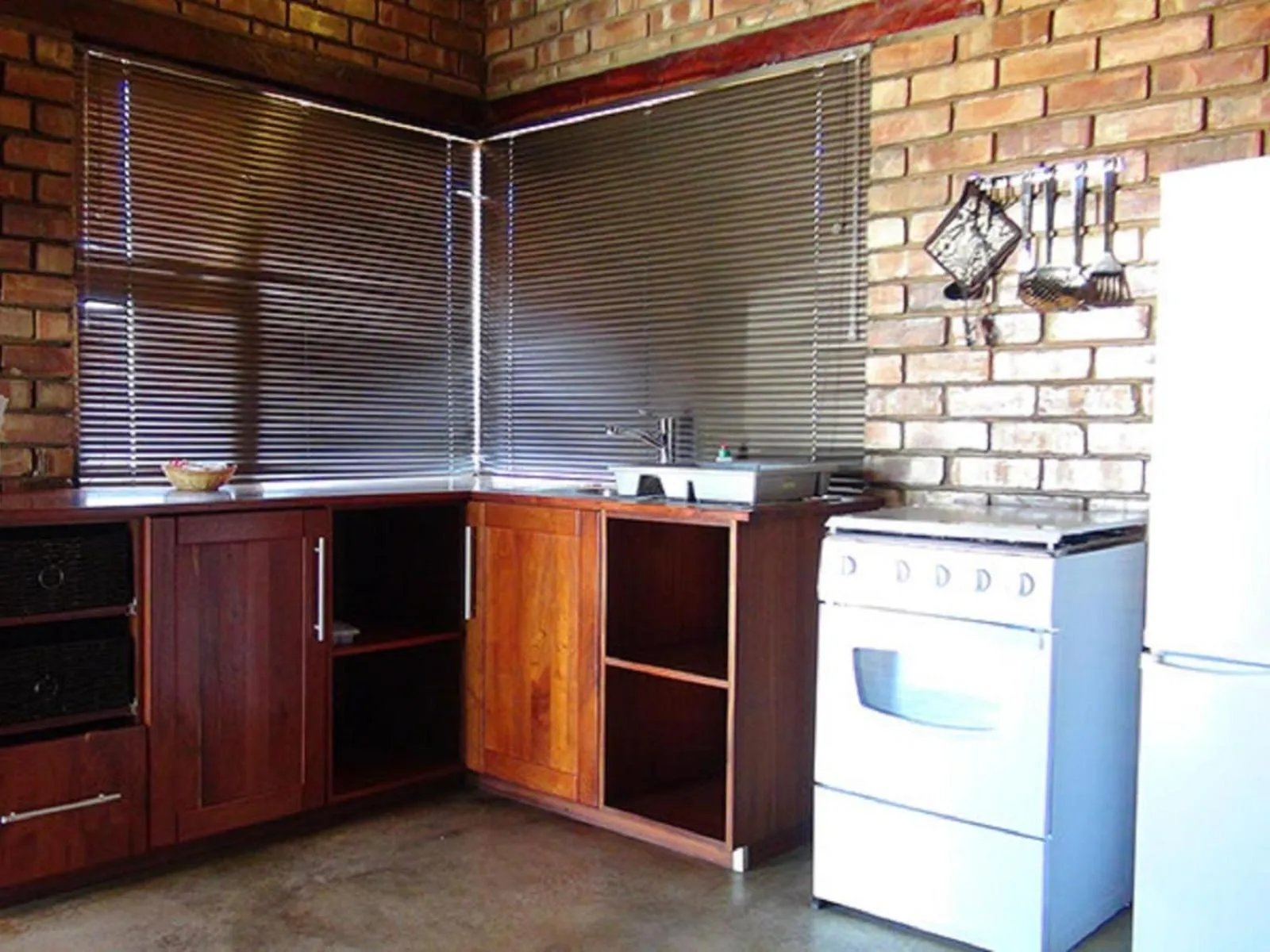 Kitchen or kitchenette in West Nest Lodge