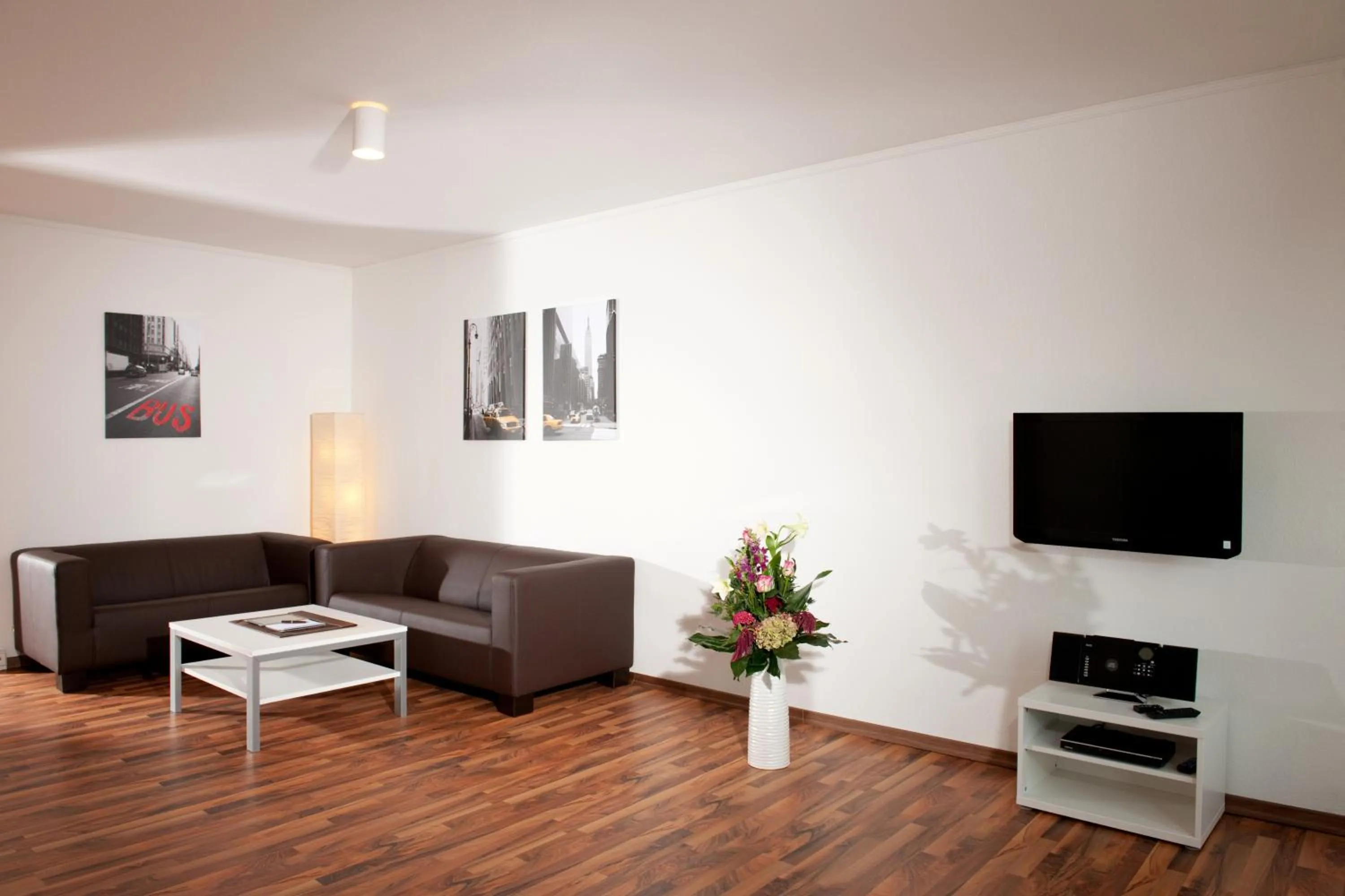 TV and multimedia in Apartments am Brandenburger Tor