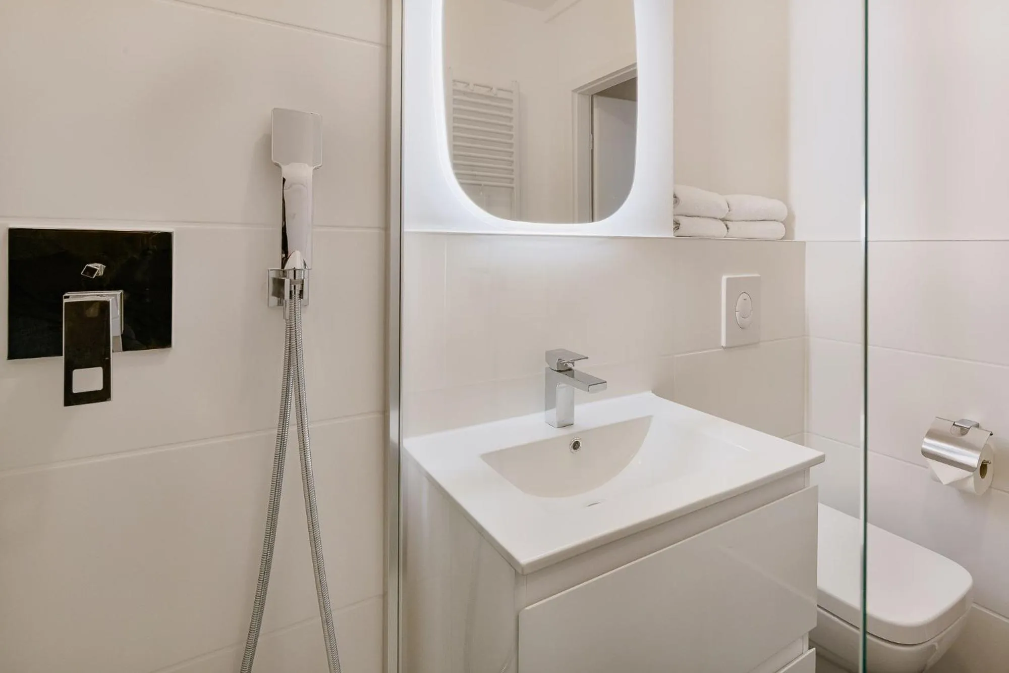 Shower in Apartments am Brandenburger Tor