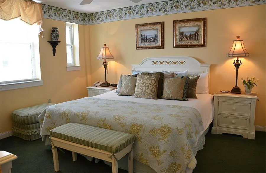 Bed in The Flanders Hotel