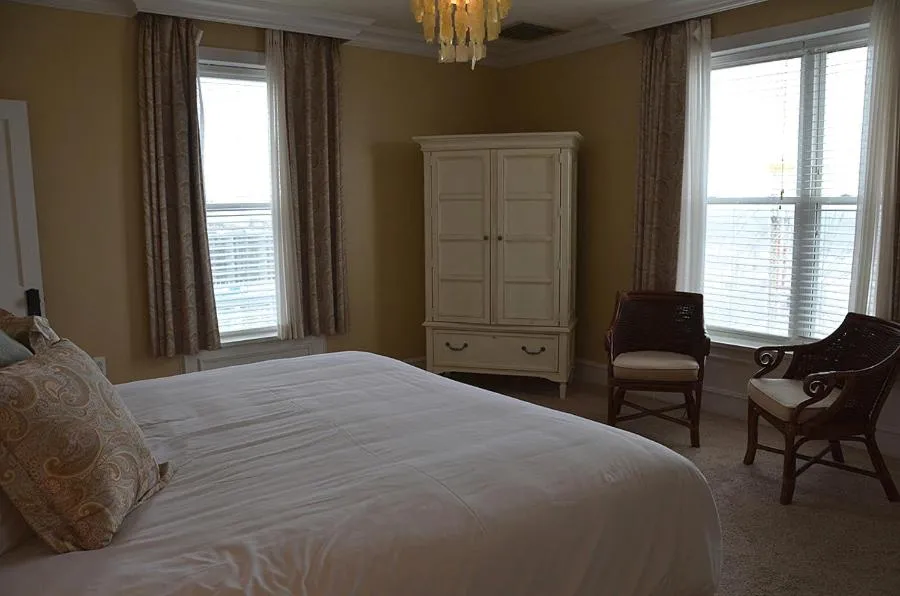 Bed in The Flanders Hotel