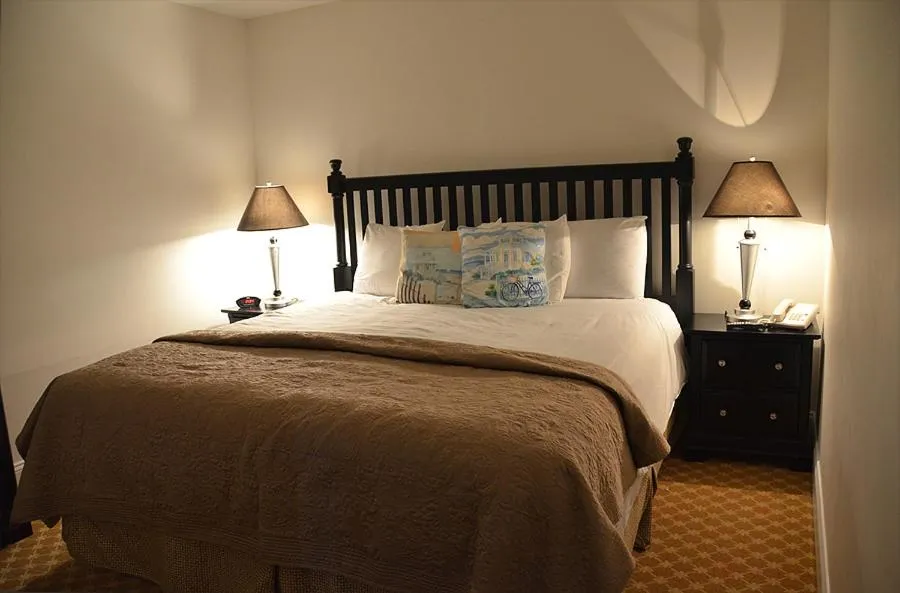 Bed in The Flanders Hotel