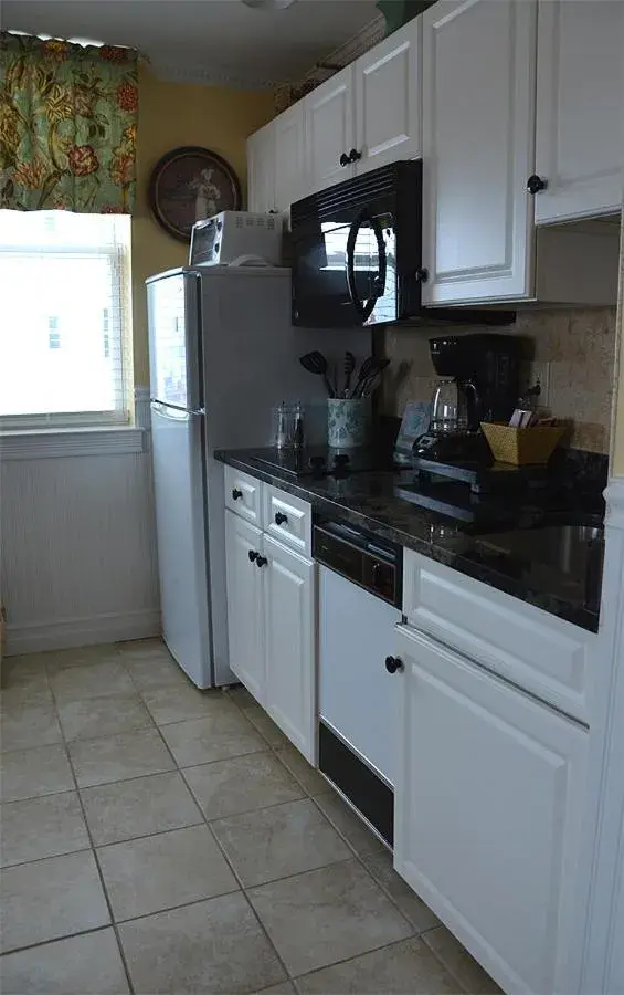 Two-Bedroom Suite in The Flanders Hotel Two-Bedroom Suite in The Flanders Hotel