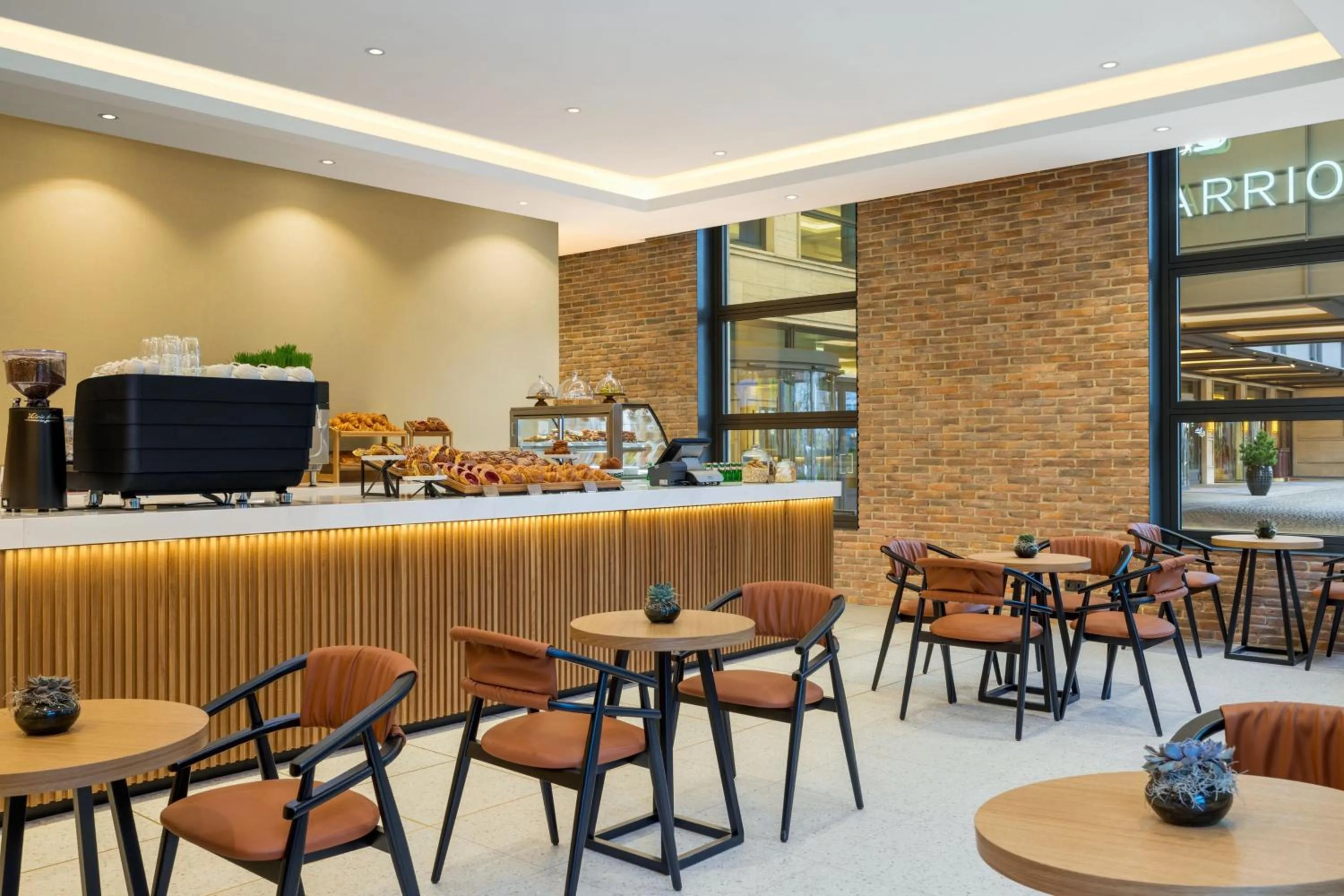 Restaurant/places to eat in JW Marriott Hotel Berlin