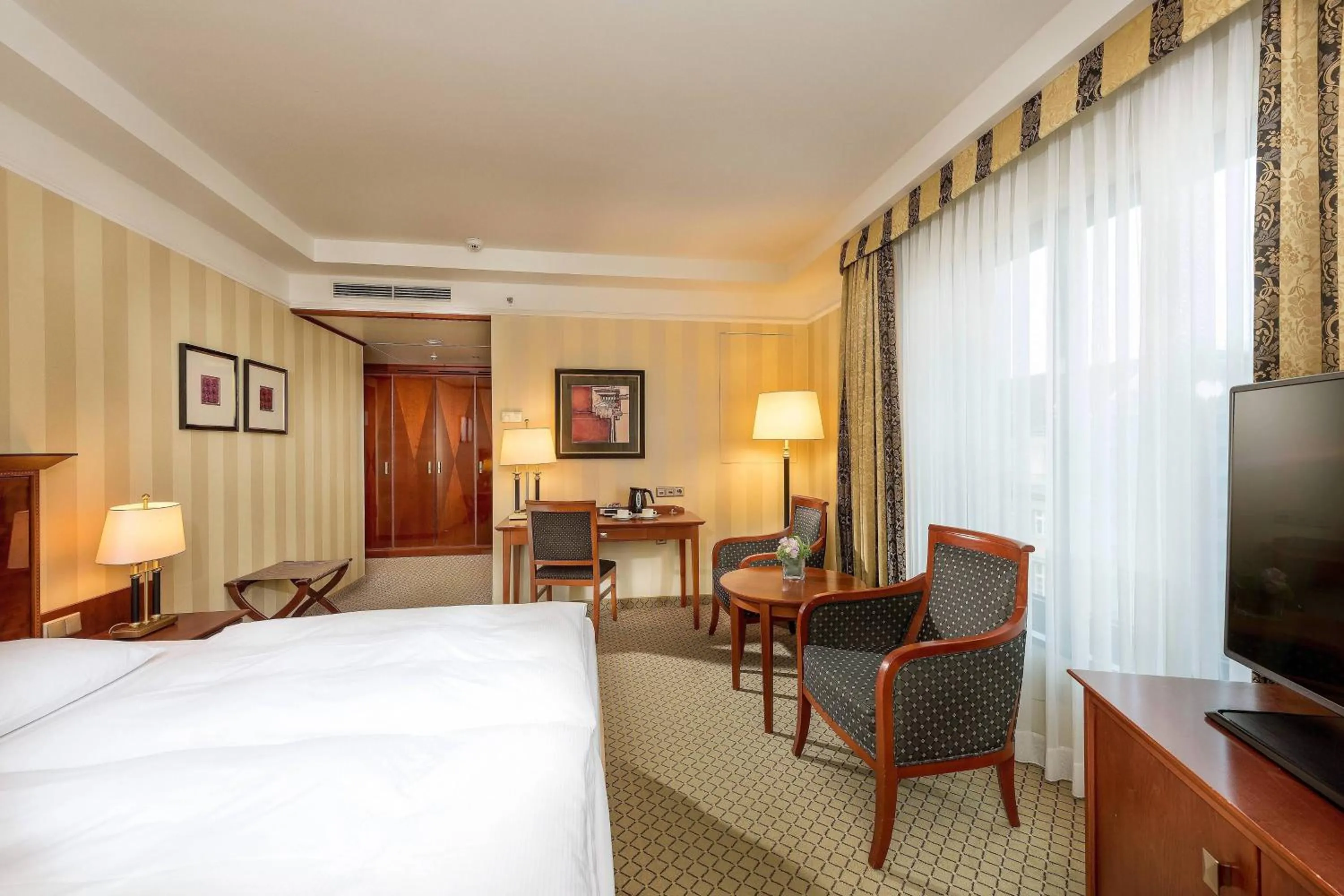 Living room, Bed in JW Marriott Hotel Berlin