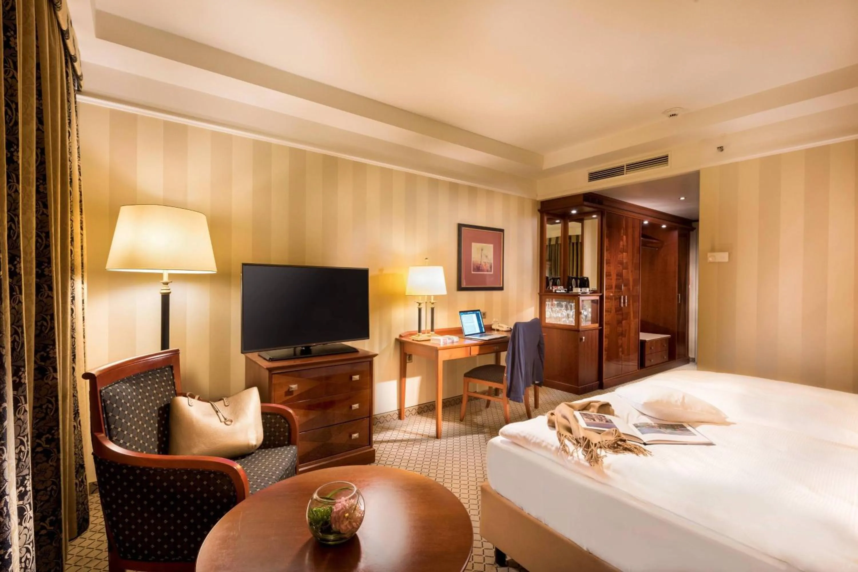 Photo of the whole room, Bed in JW Marriott Hotel Berlin