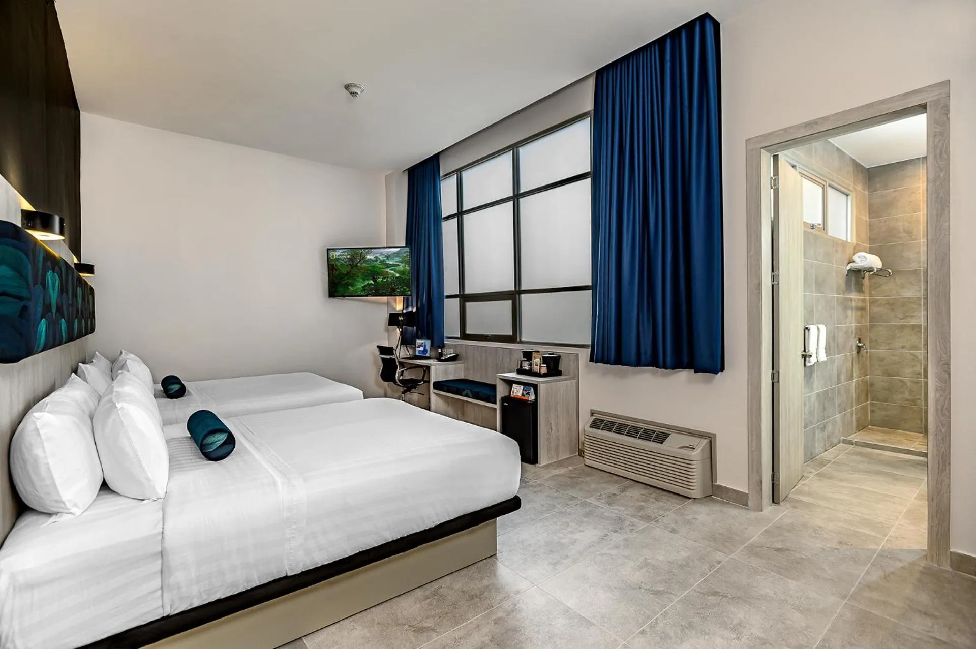 Photo of the whole room, Bed in DoubleTree by Hilton Guayaquil