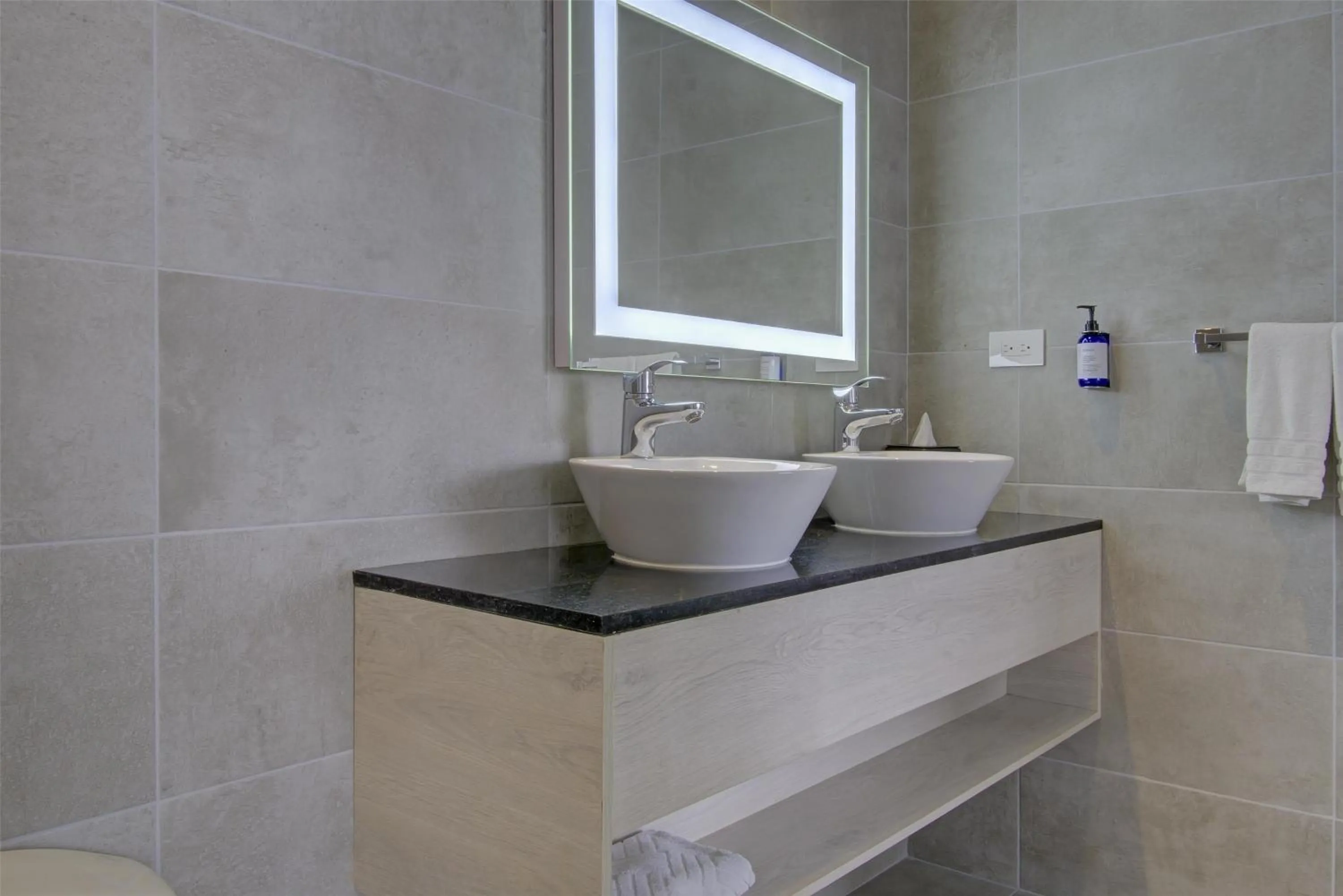 Bathroom in DoubleTree by Hilton Guayaquil