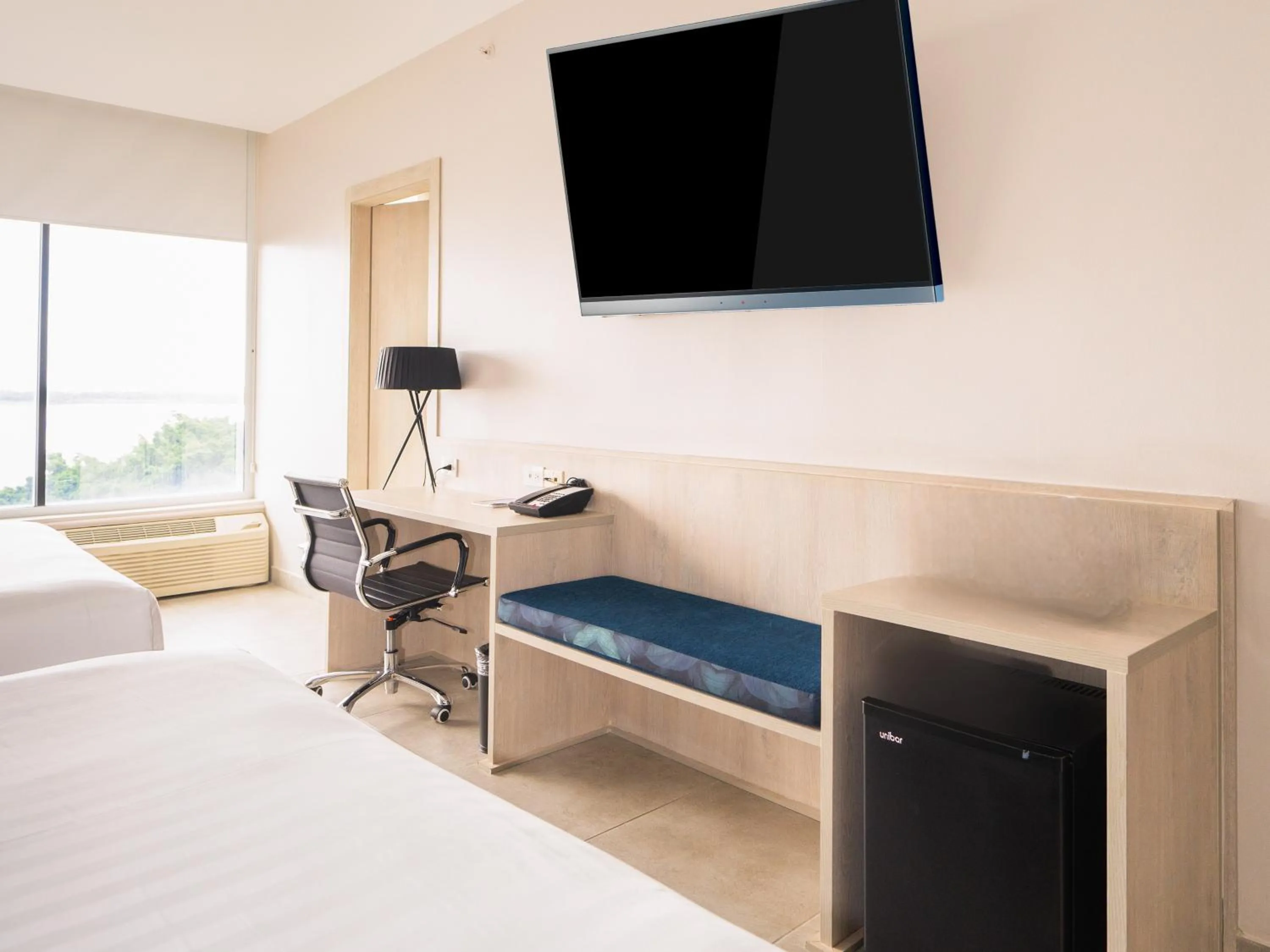 TV and multimedia, Bed in DoubleTree by Hilton Guayaquil